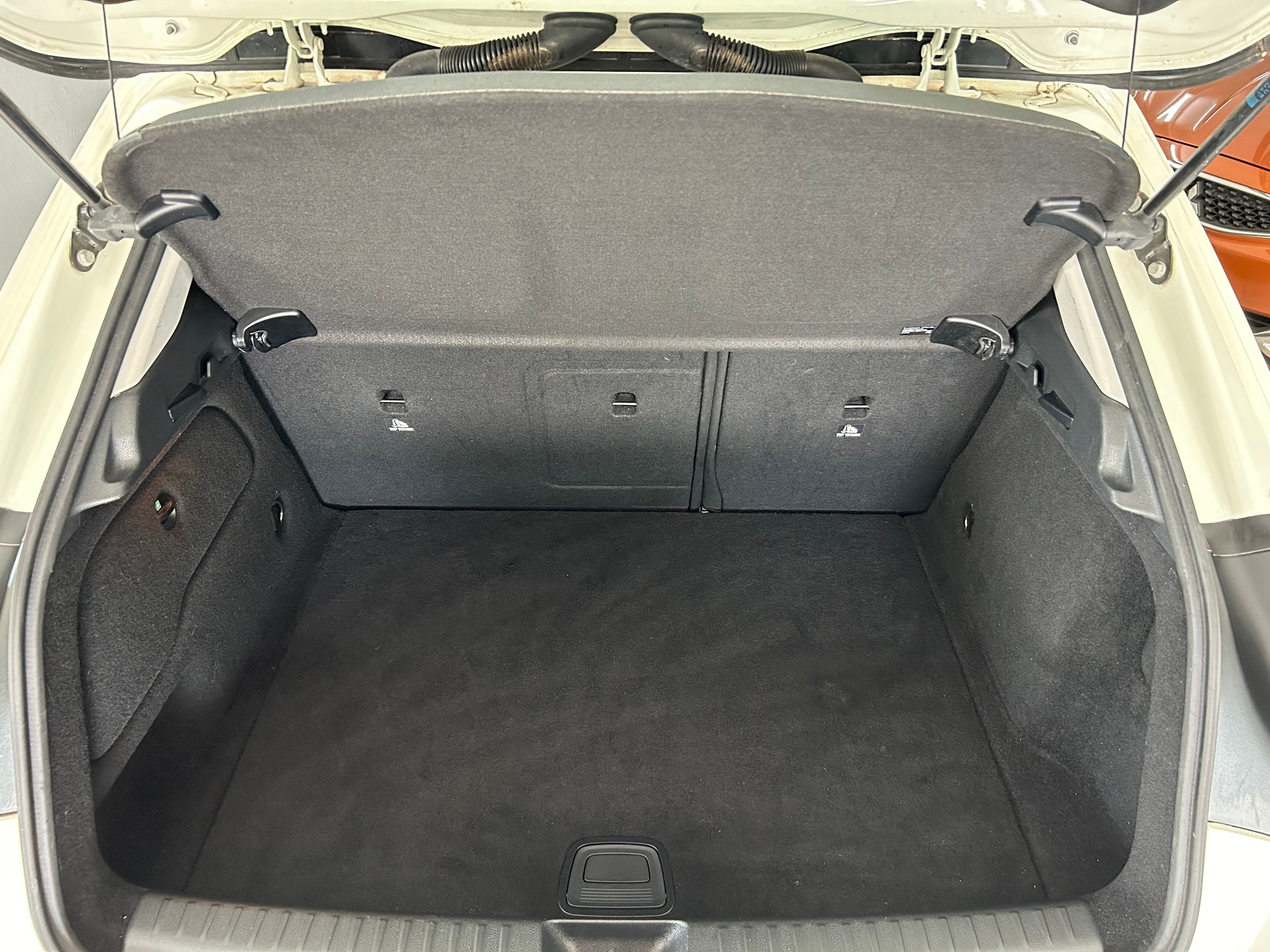 MERCEDES-BENZ GLA 200 Style 7G-DCT-image-3