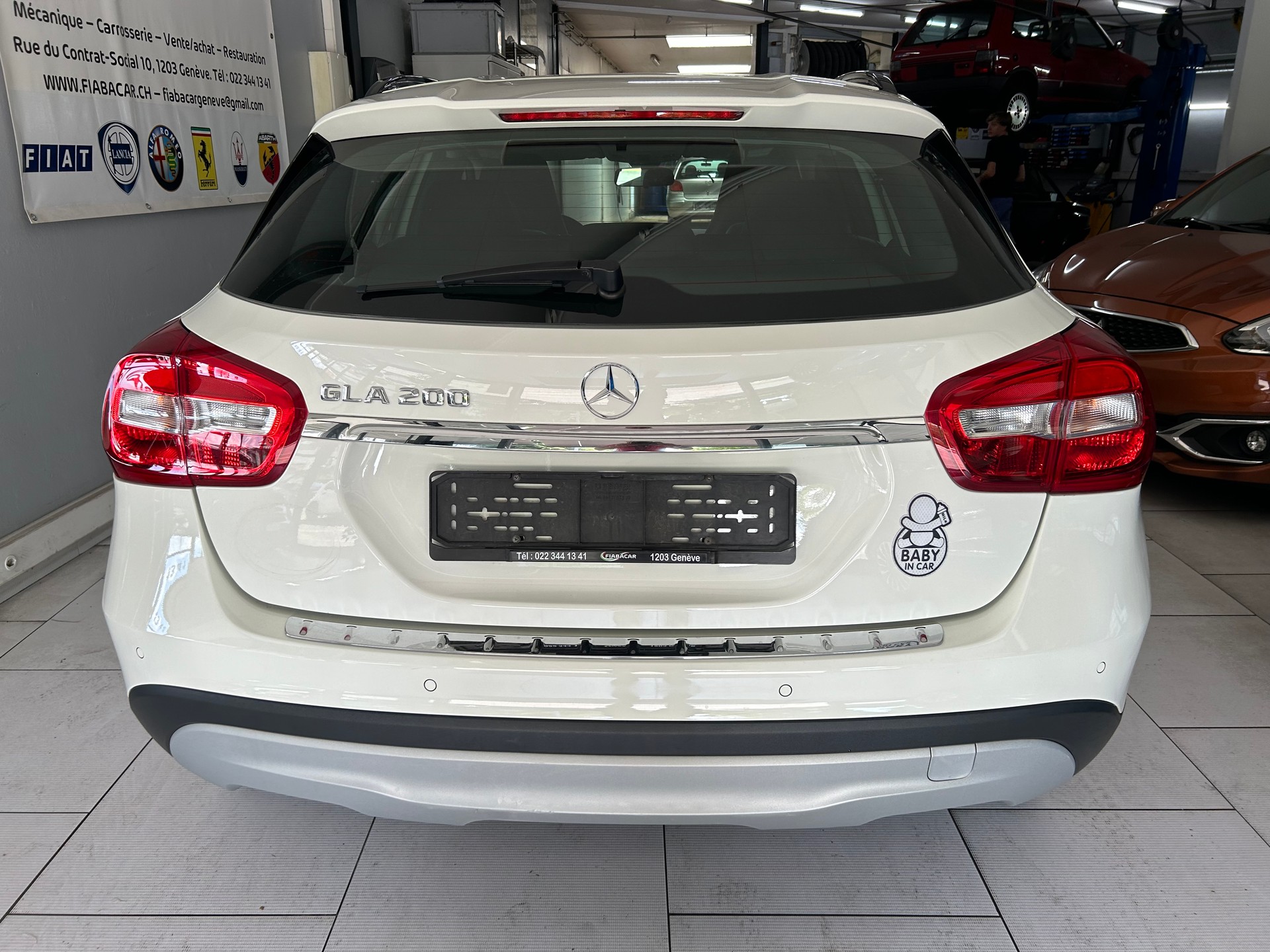 MERCEDES-BENZ GLA 200 Style 7G-DCT-image-2