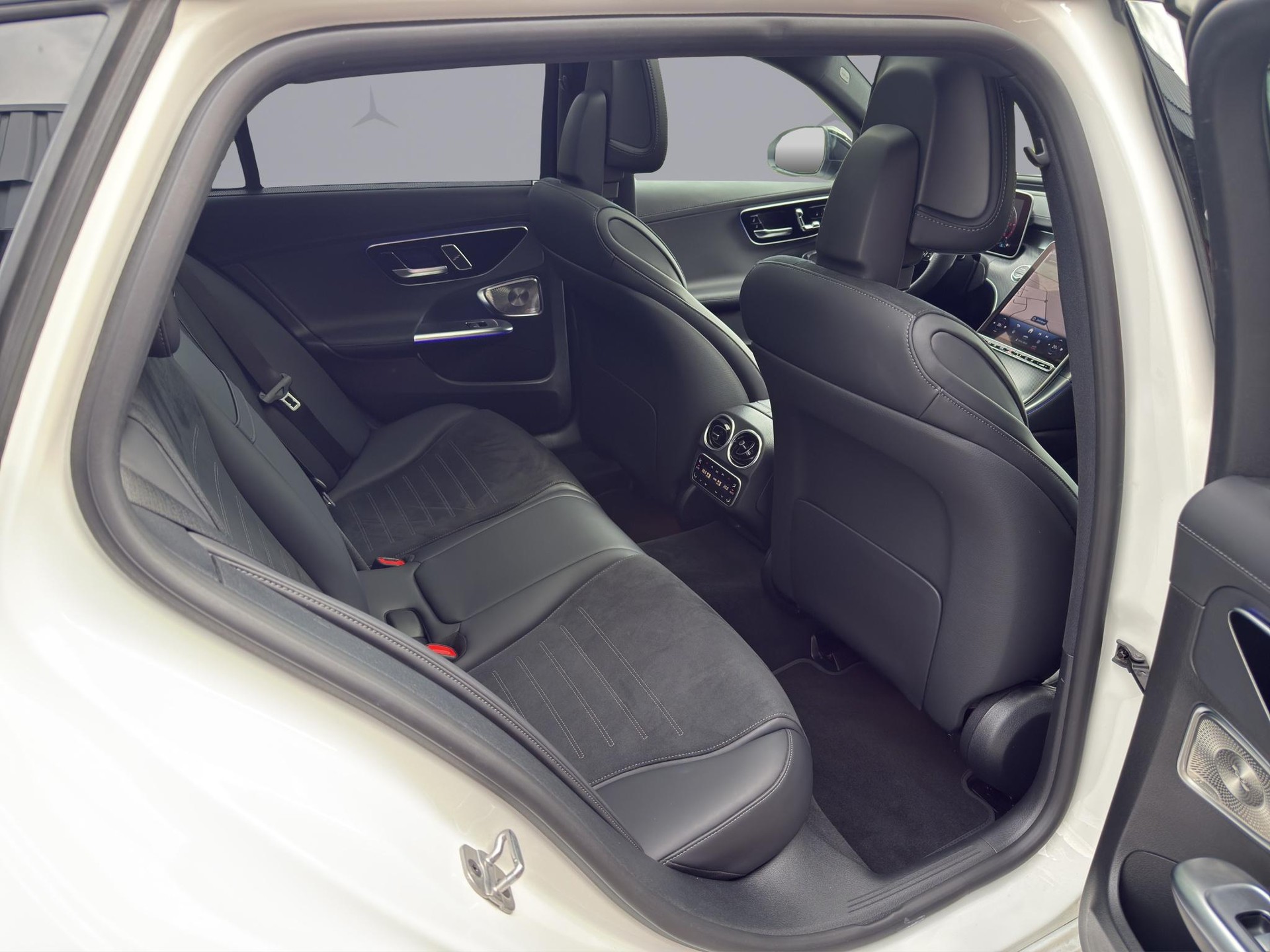 MERCEDES-BENZ C 220 d AMG Line 4matic Kombi-image-17