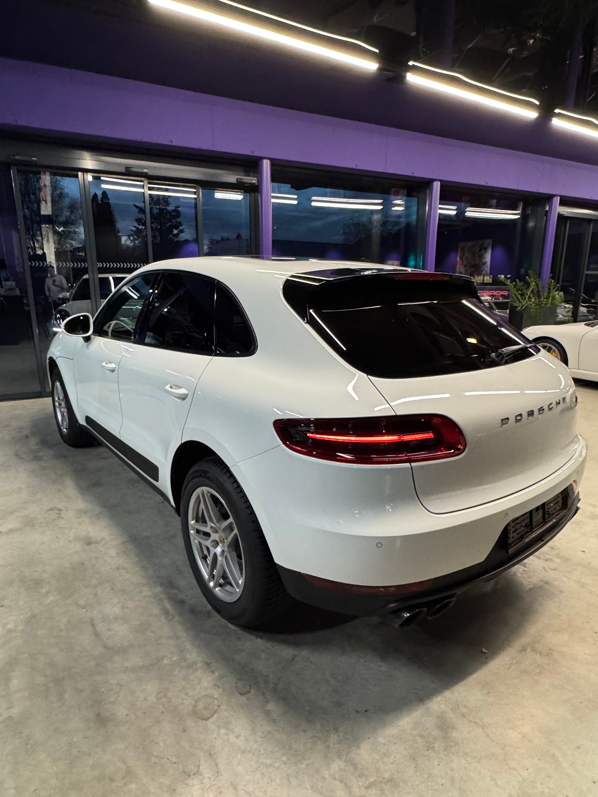 PORSCHE Macan PDK-image-4