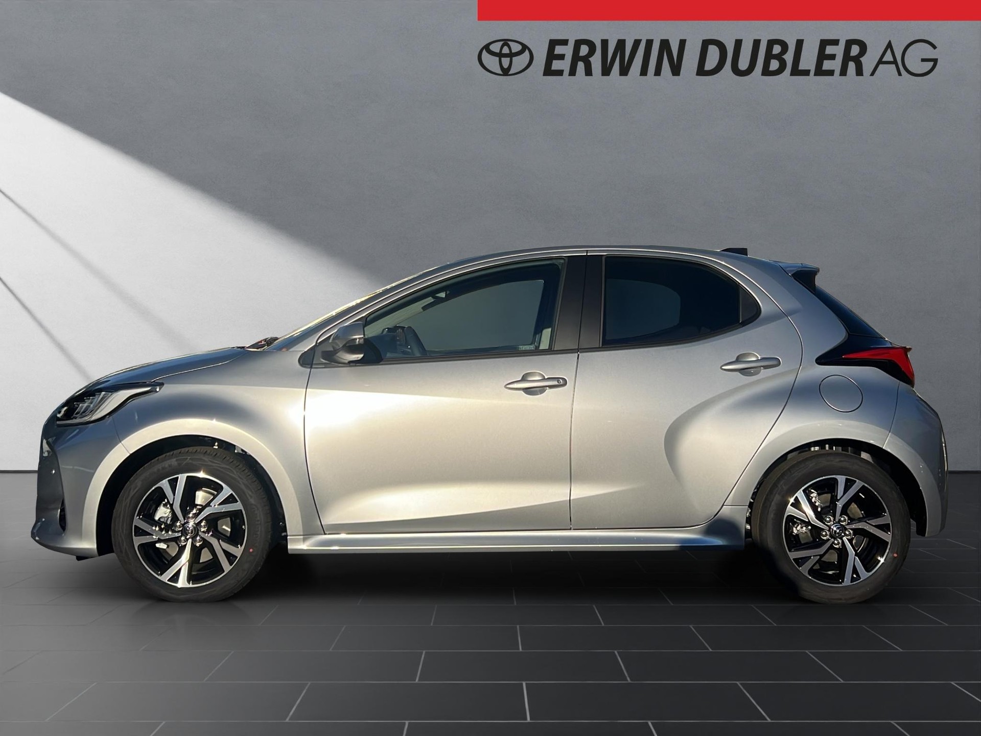 TOYOTA Yaris 1.5 VVT-i HSD Trend-image-1