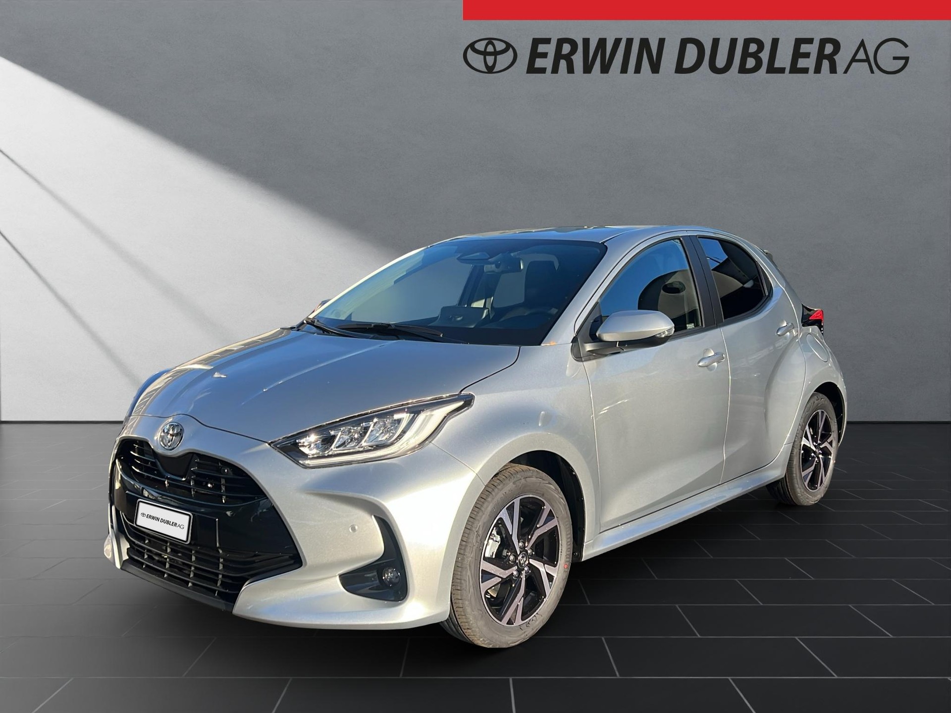 TOYOTA Yaris 1.5 VVT-i HSD Trend-image-0
