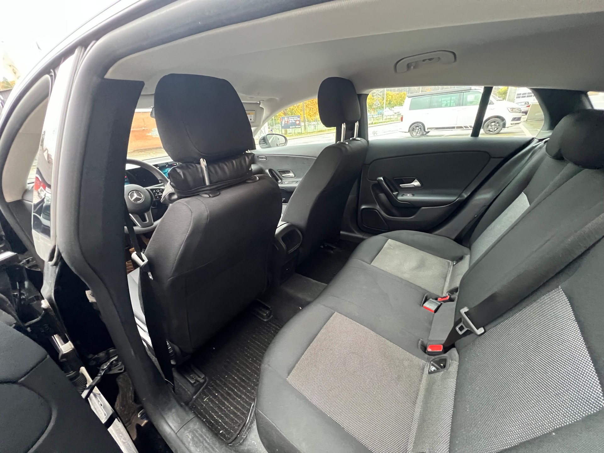 MERCEDES-BENZ CLA Shooting Brake 180-image-10
