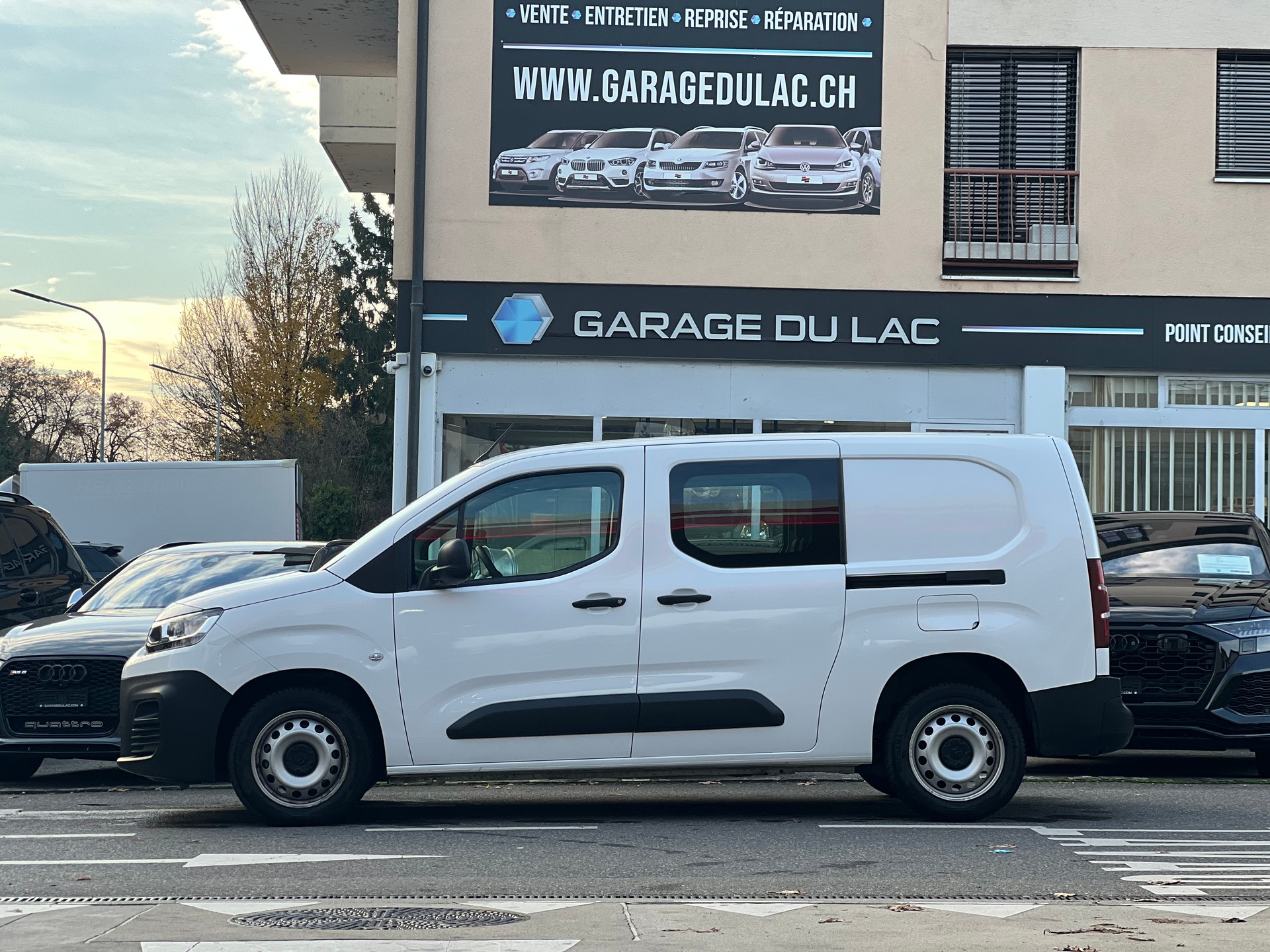 CITROEN Berlingo Van 1.5 Blue HDi 100 s/s Swiss Ed. Long vertieft10 / 5 PLACES-showroom-element-3
