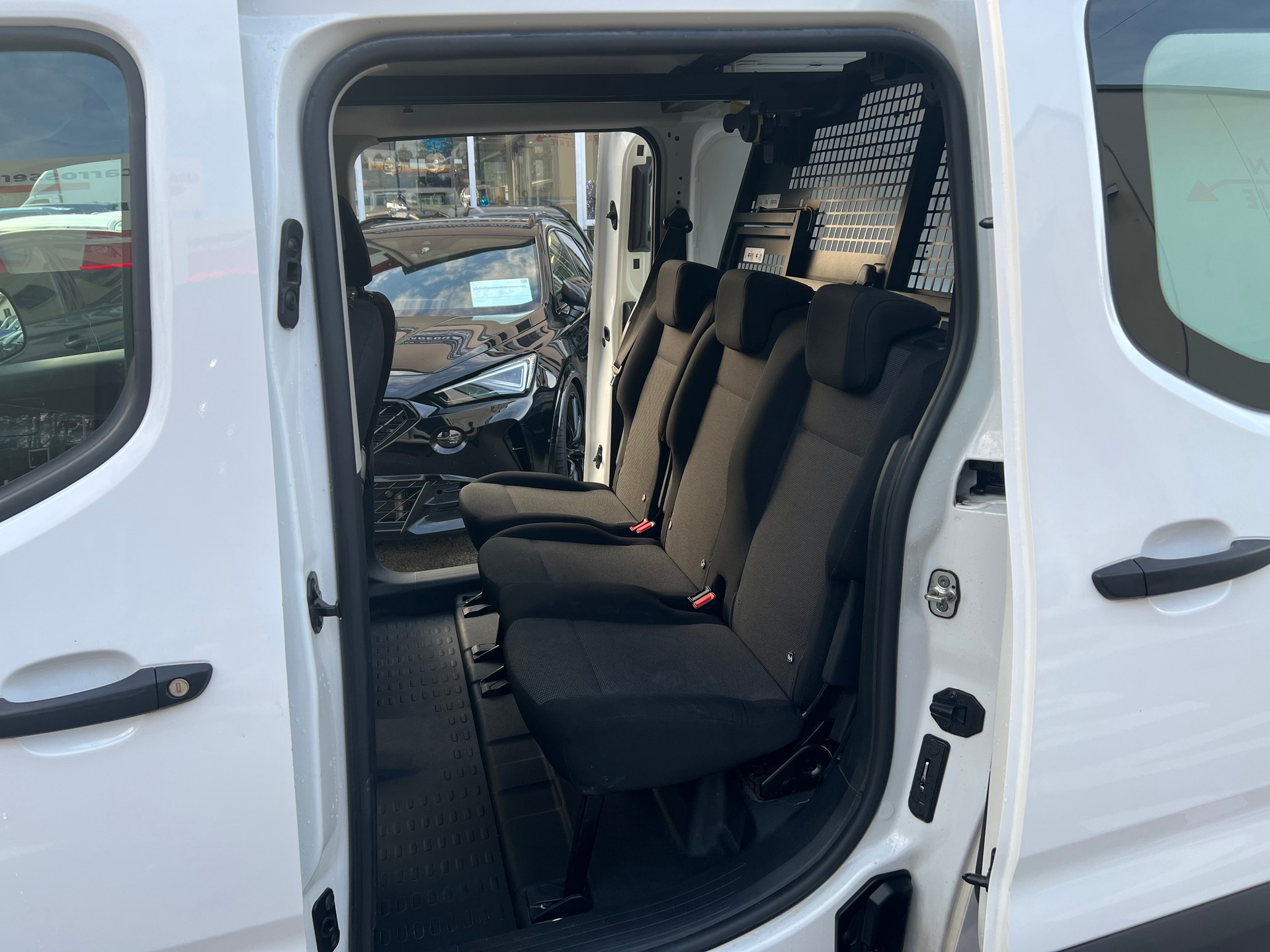 CITROEN Berlingo Van 1.5 Blue HDi 100 s/s Swiss Ed. Long vertieft10 / 5 PLACES-image-8