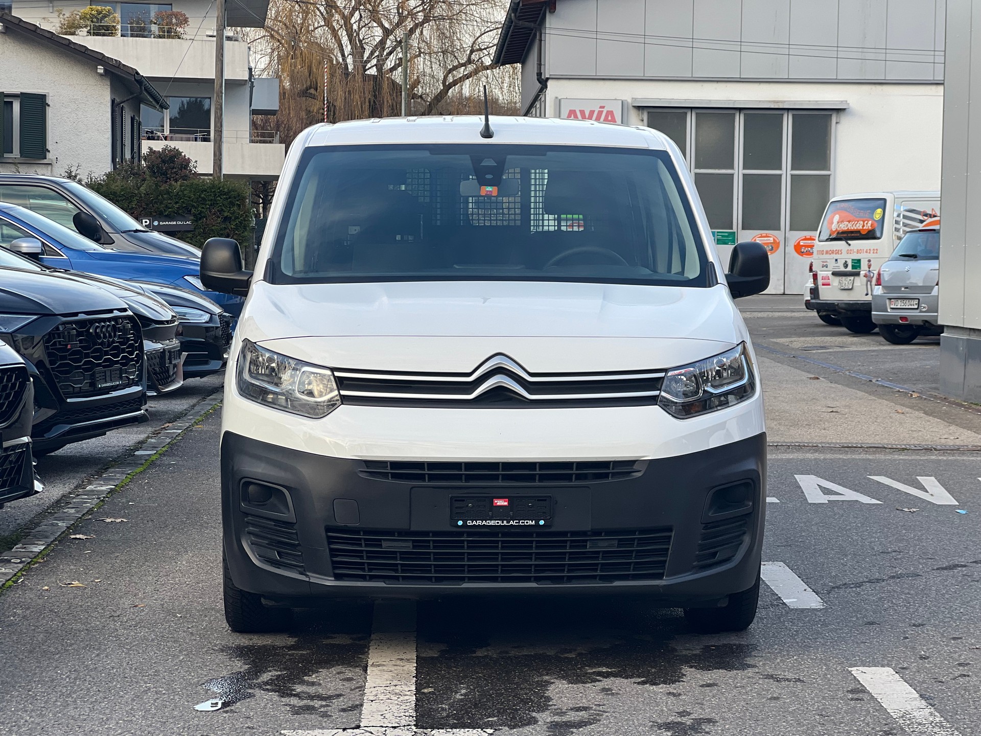CITROEN Berlingo Van 1.5 Blue HDi 100 s/s Swiss Ed. Long vertieft10 / 5 PLACES-showroom-element-1