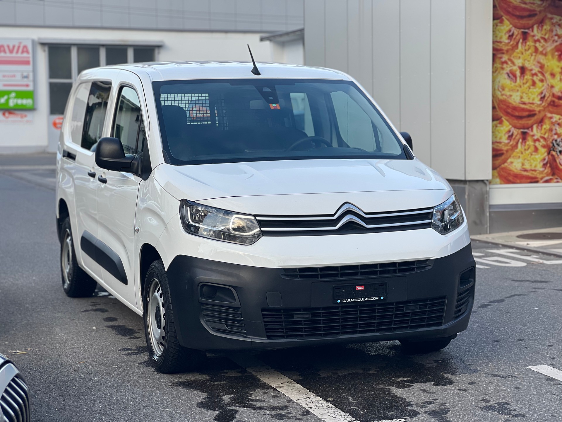 CITROEN Berlingo Van 1.5 Blue HDi 100 s/s Swiss Ed. Long vertieft10 / 5 PLACES-showroom-element-2