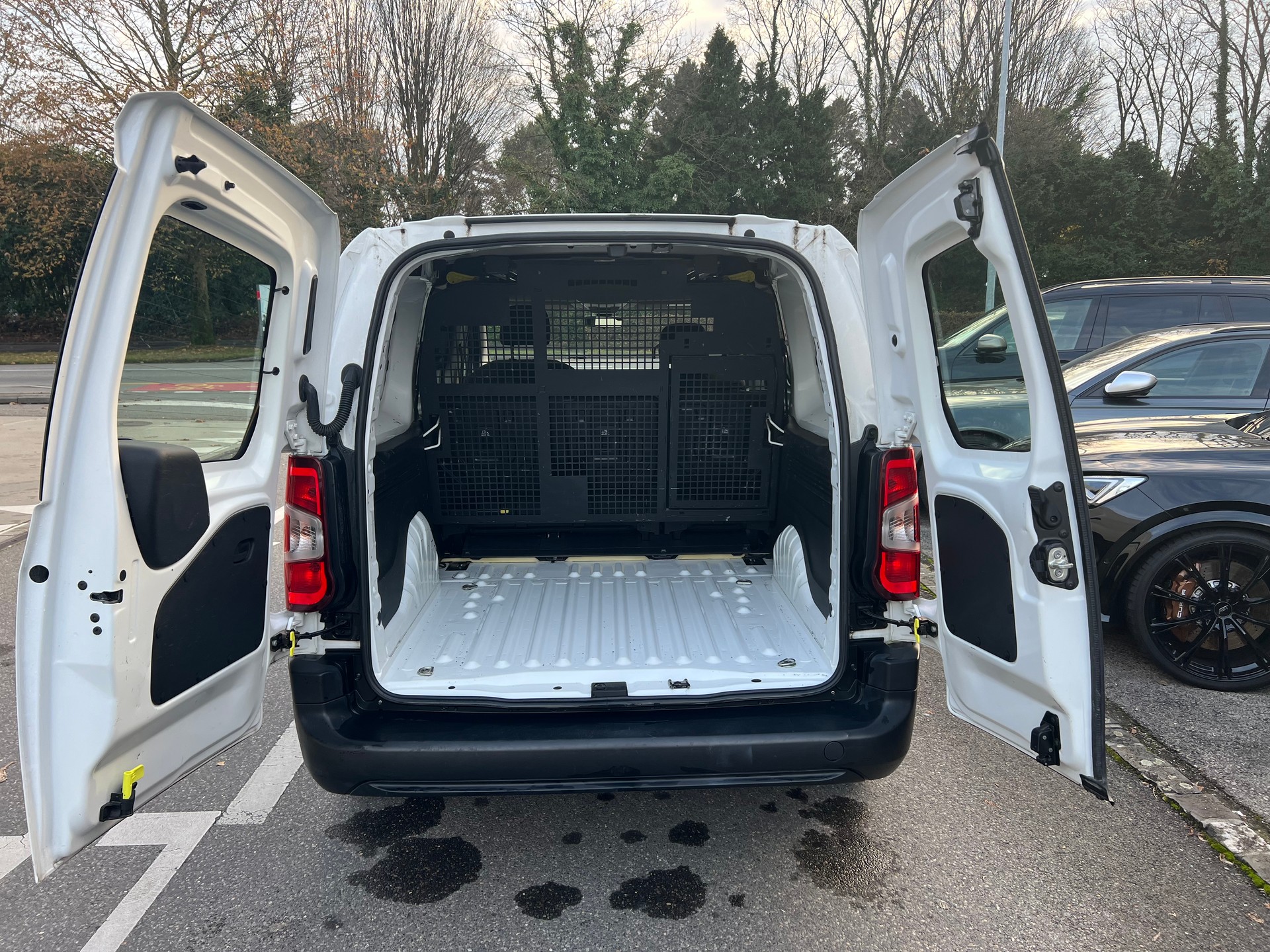 CITROEN Berlingo Van 1.5 Blue HDi 100 s/s Swiss Ed. Long vertieft10 / 5 PLACES-image-7