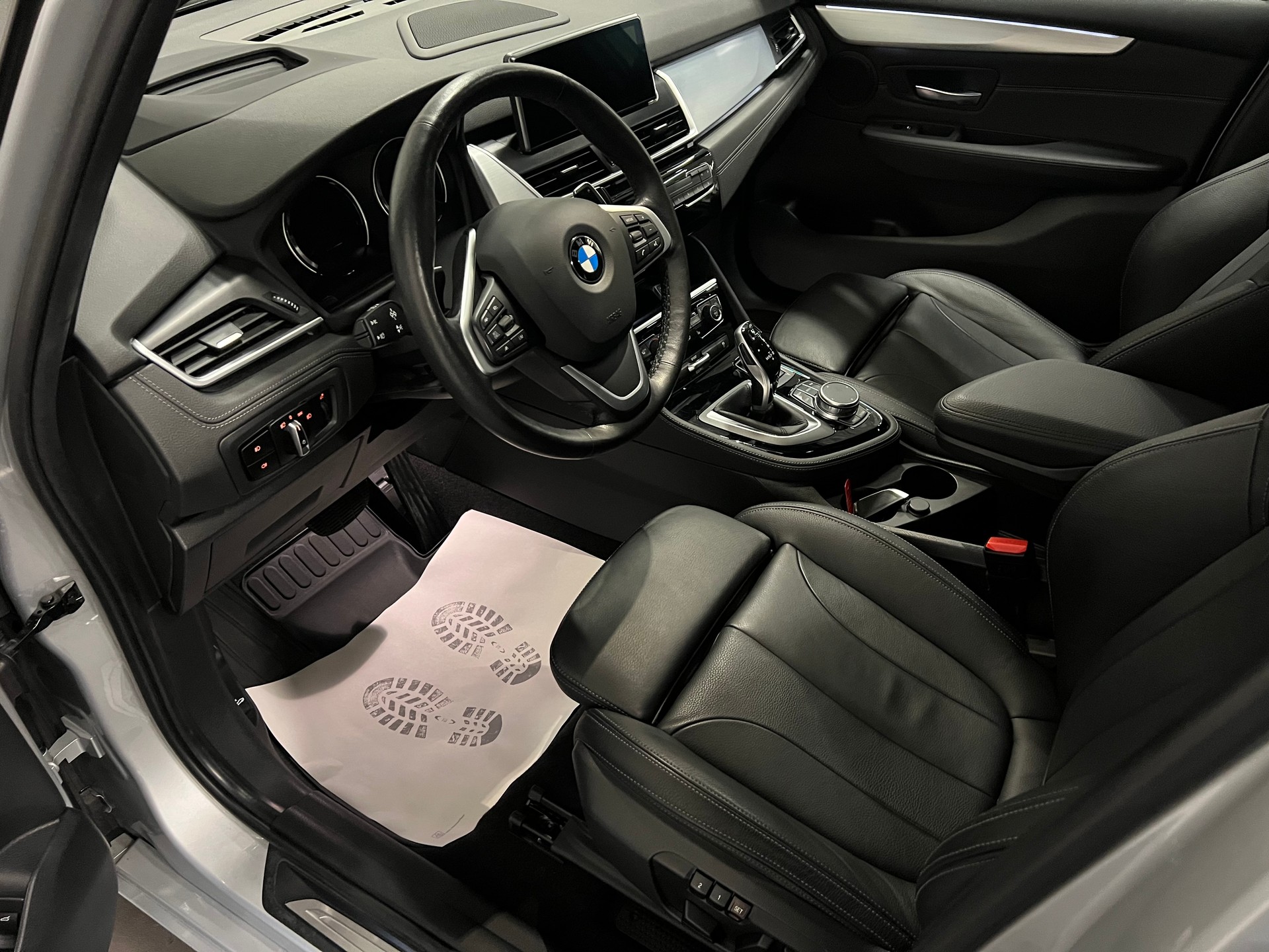 BMW 220d xDrive Active Tourer Steptronic Sport Line-image-16