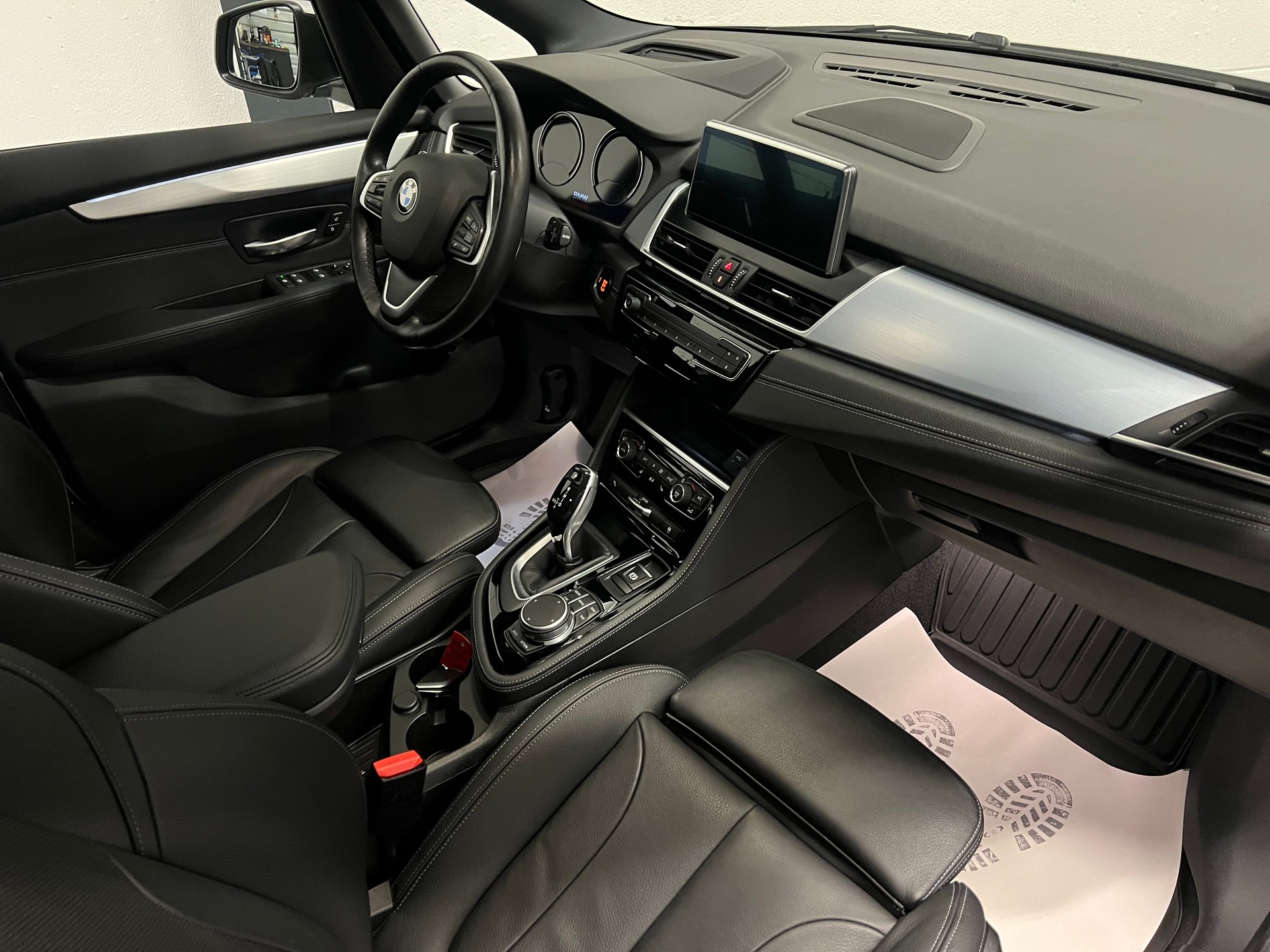 BMW 220d xDrive Active Tourer Steptronic Sport Line-image-18