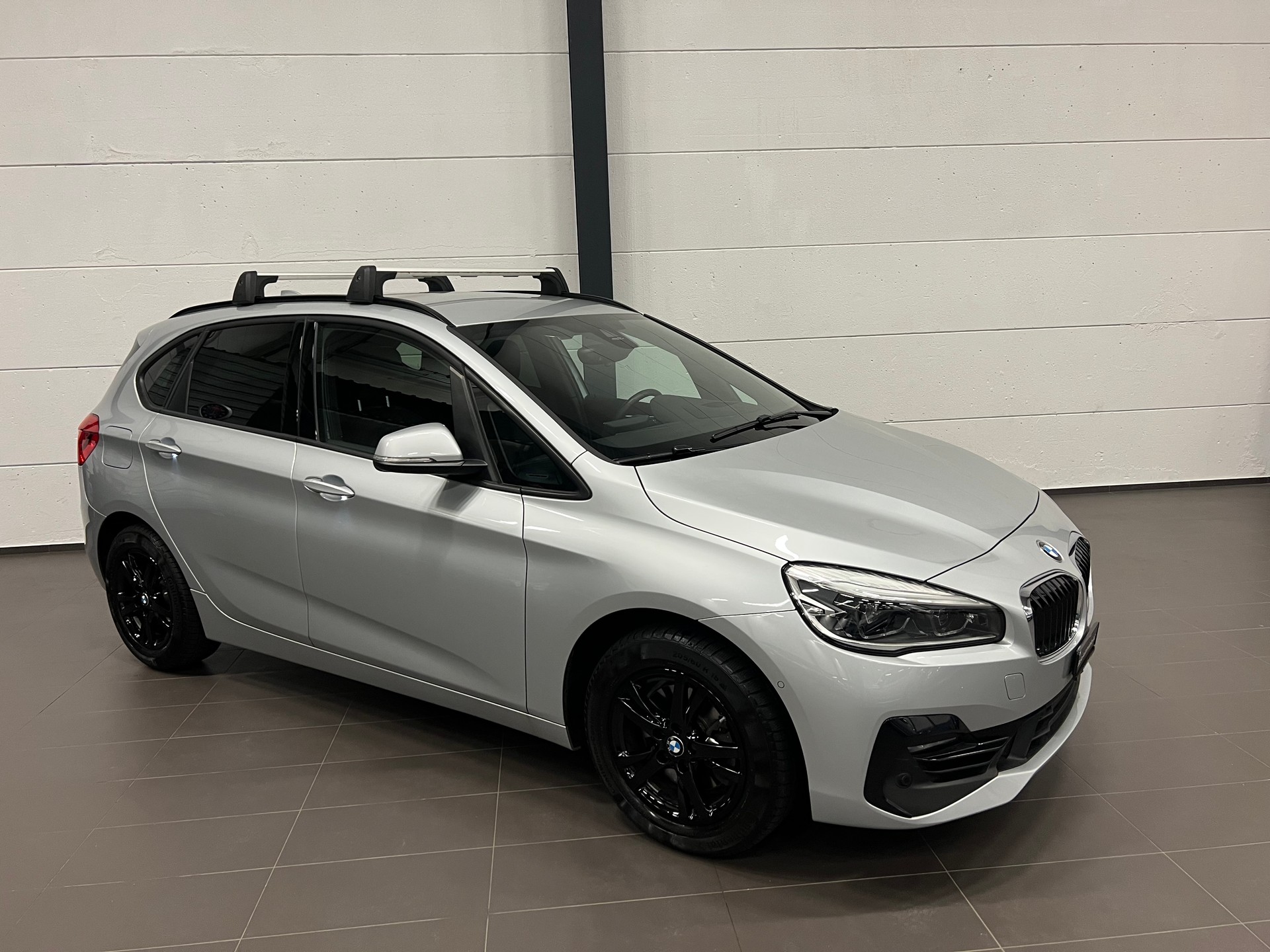 BMW 220d xDrive Active Tourer Steptronic Sport Line-image-3