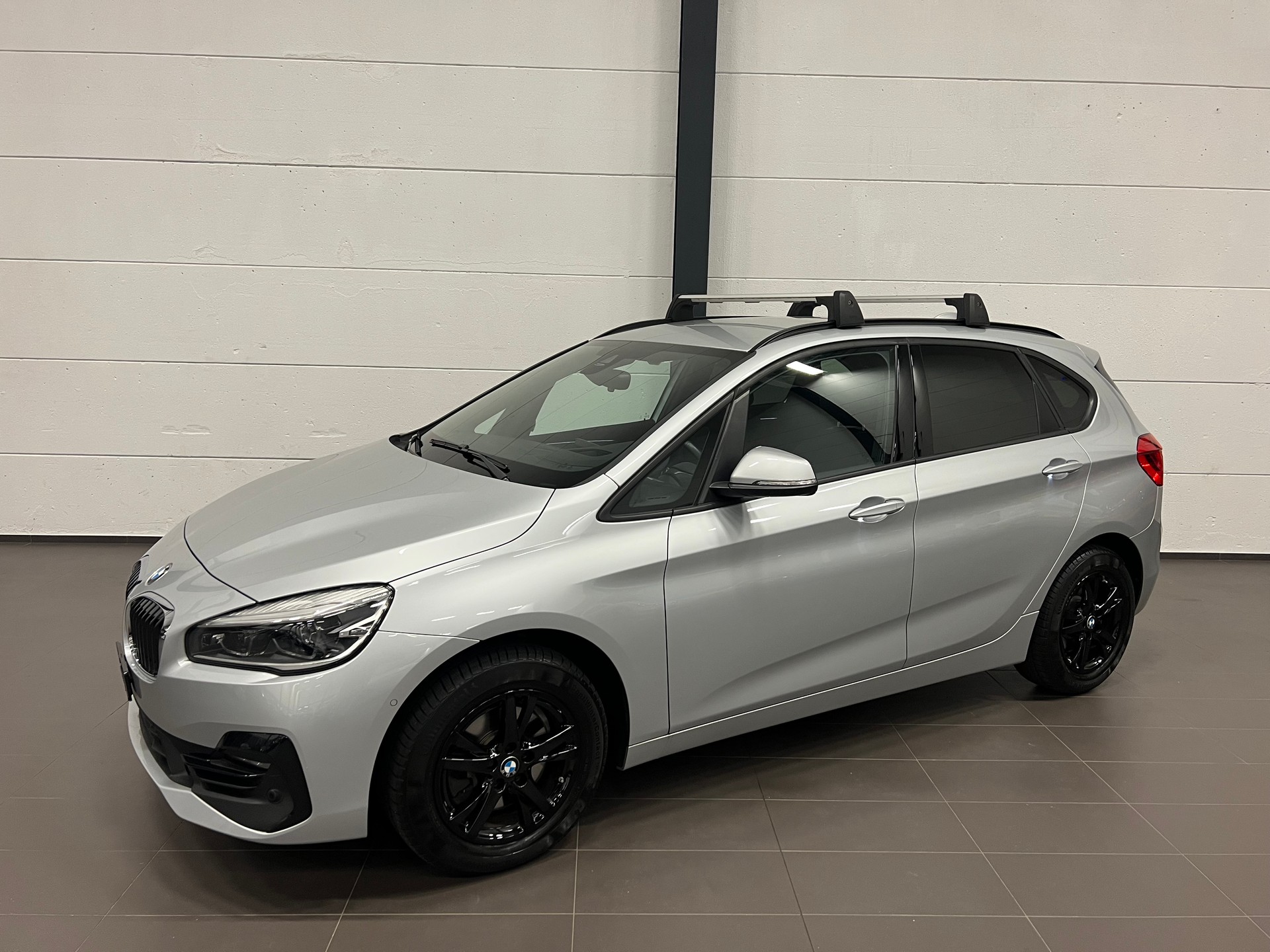 BMW 220d xDrive Active Tourer Steptronic Sport Line-image-2
