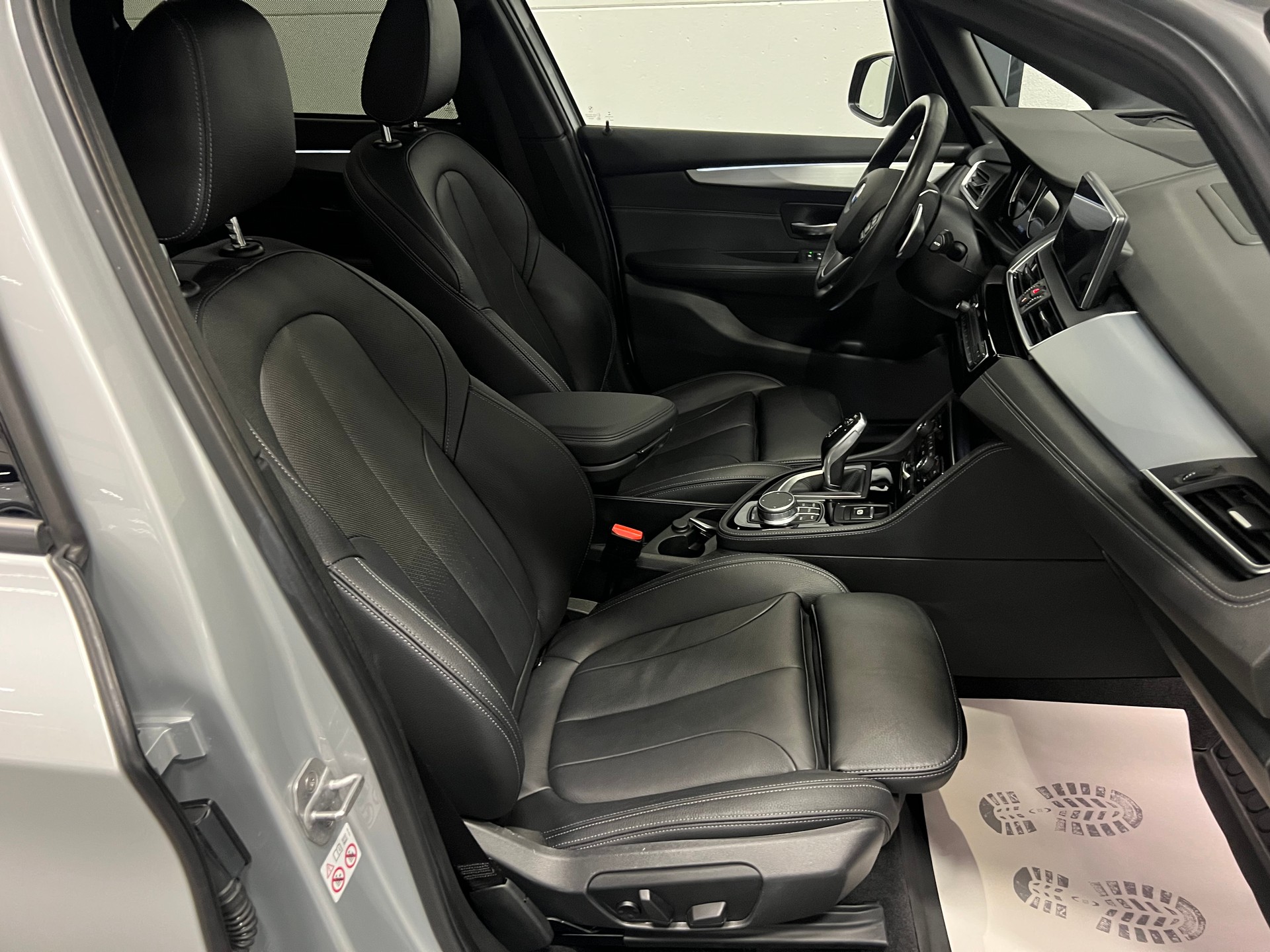 BMW 220d xDrive Active Tourer Steptronic Sport Line-image-19