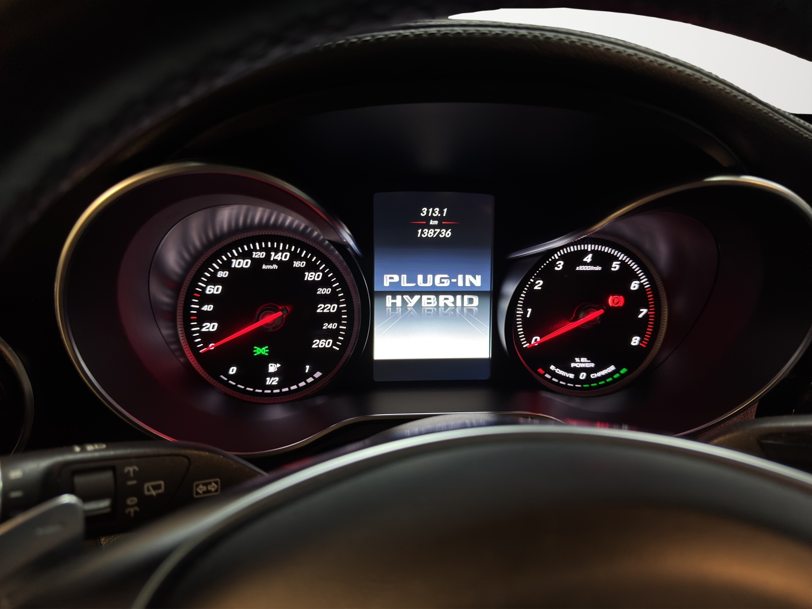 MERCEDES-BENZ GLC 350 e AMG Line 4Matic 7G-Tronic-image-13