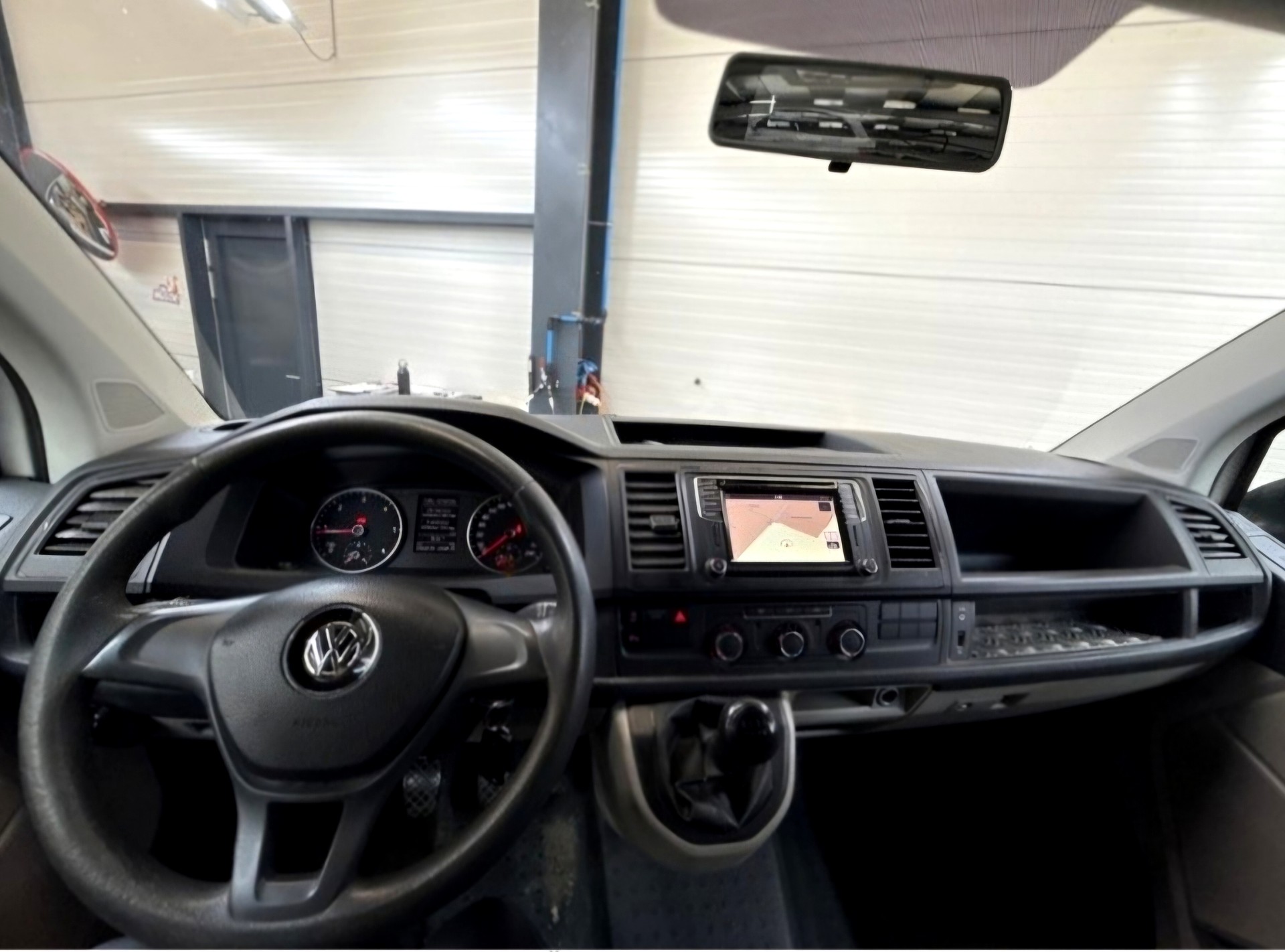 VW T6 2.0 TDI Entry-image-4