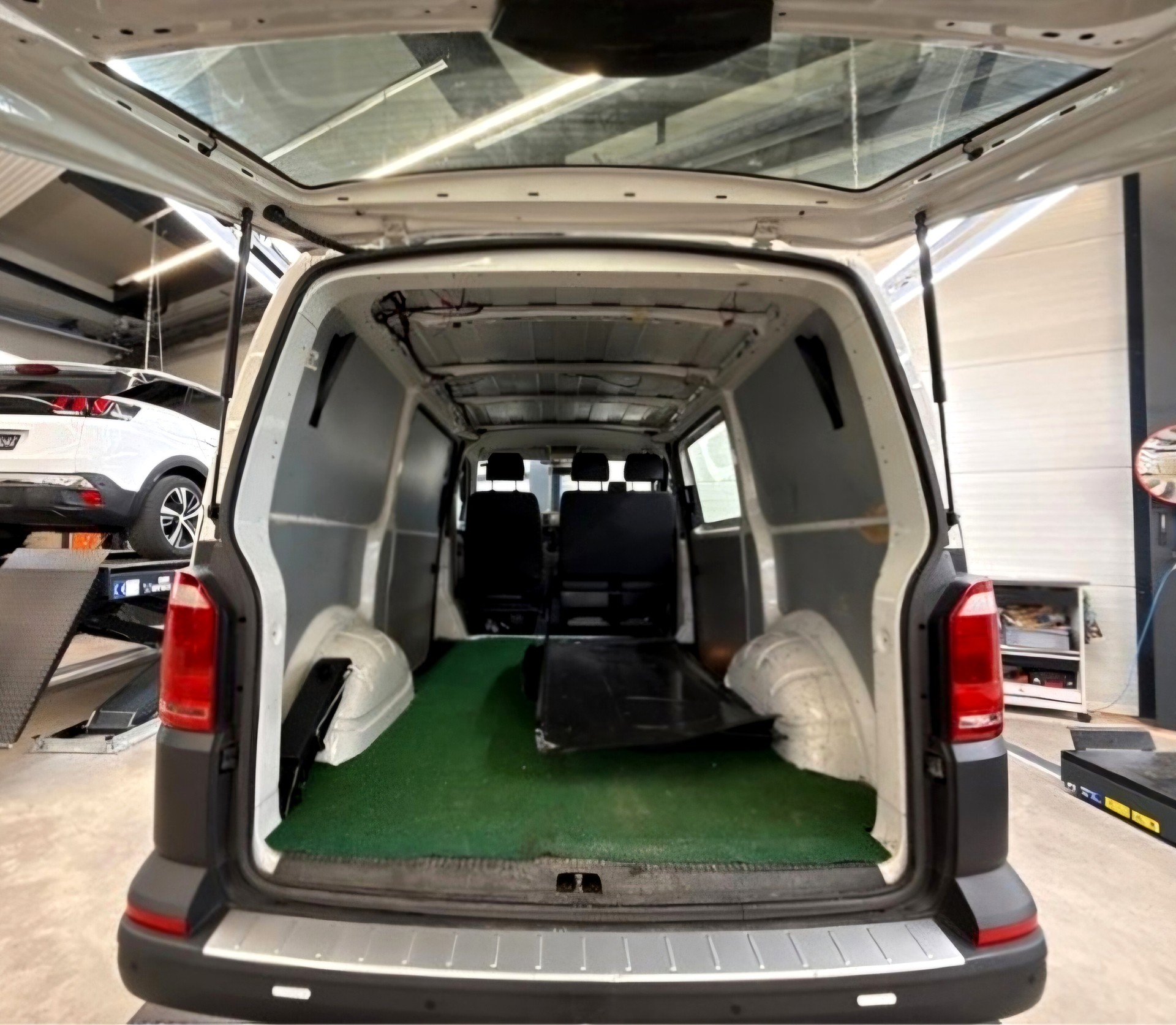 VW T6 2.0 TDI Entry-image-6