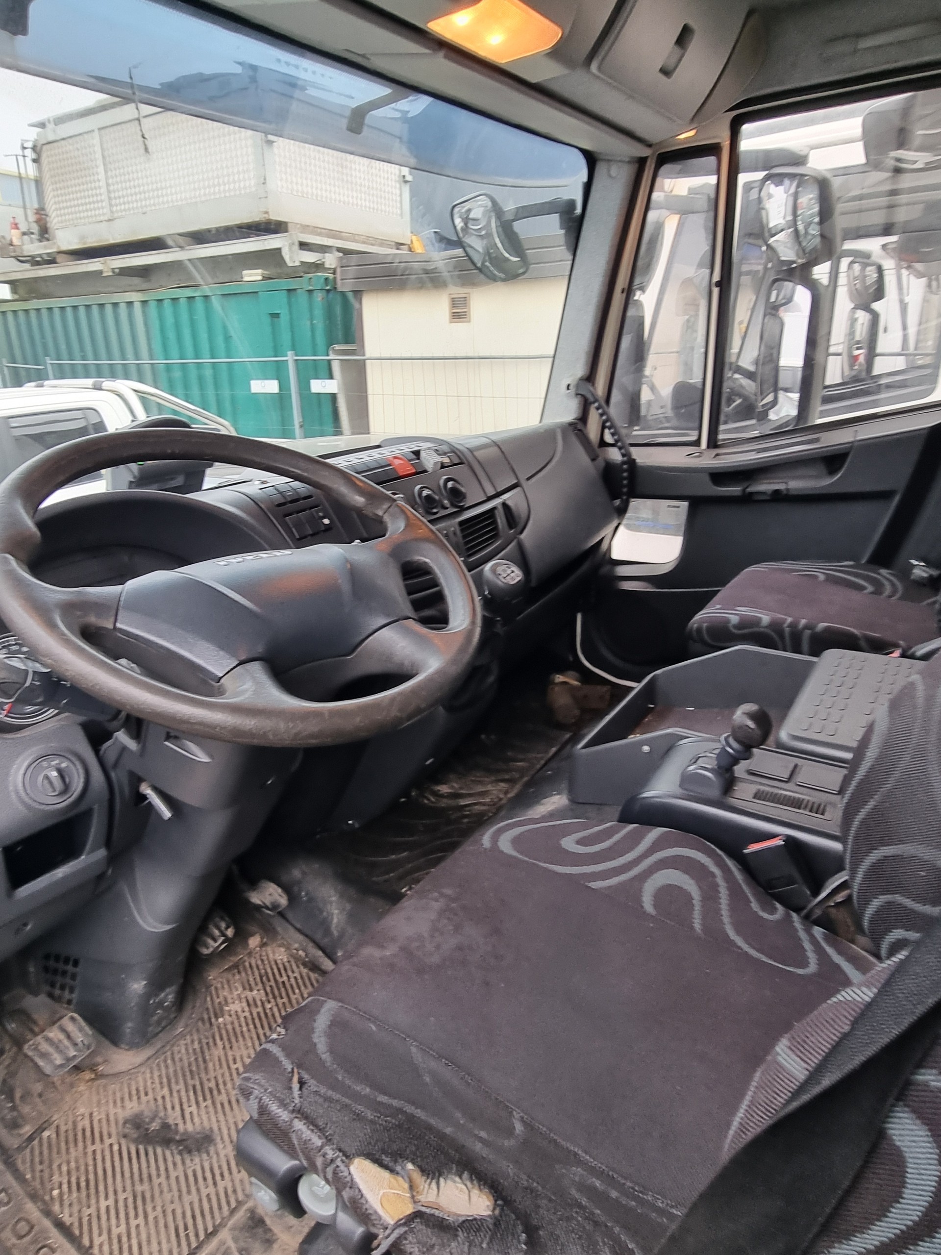IVECO Eurocargo 140E25-image-10