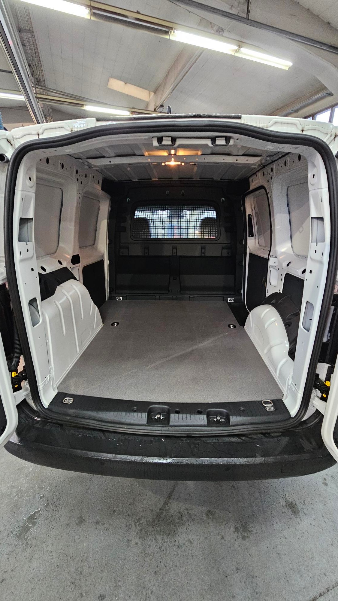VW Caddy Cargo 1.5 TSI DSG-image-4