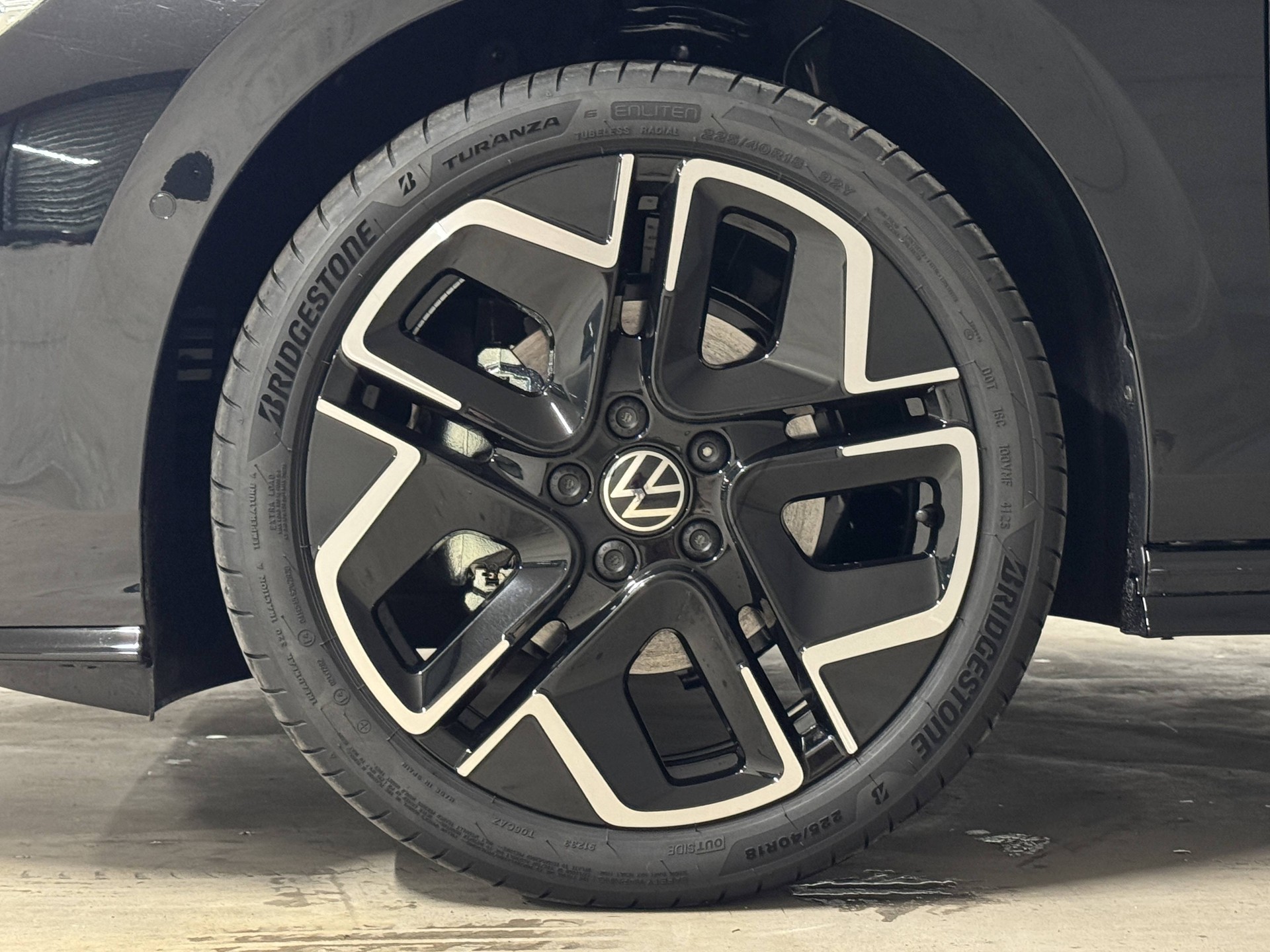 VW Golf 1.5 e TSI mHEV R-Line DSG-image-15
