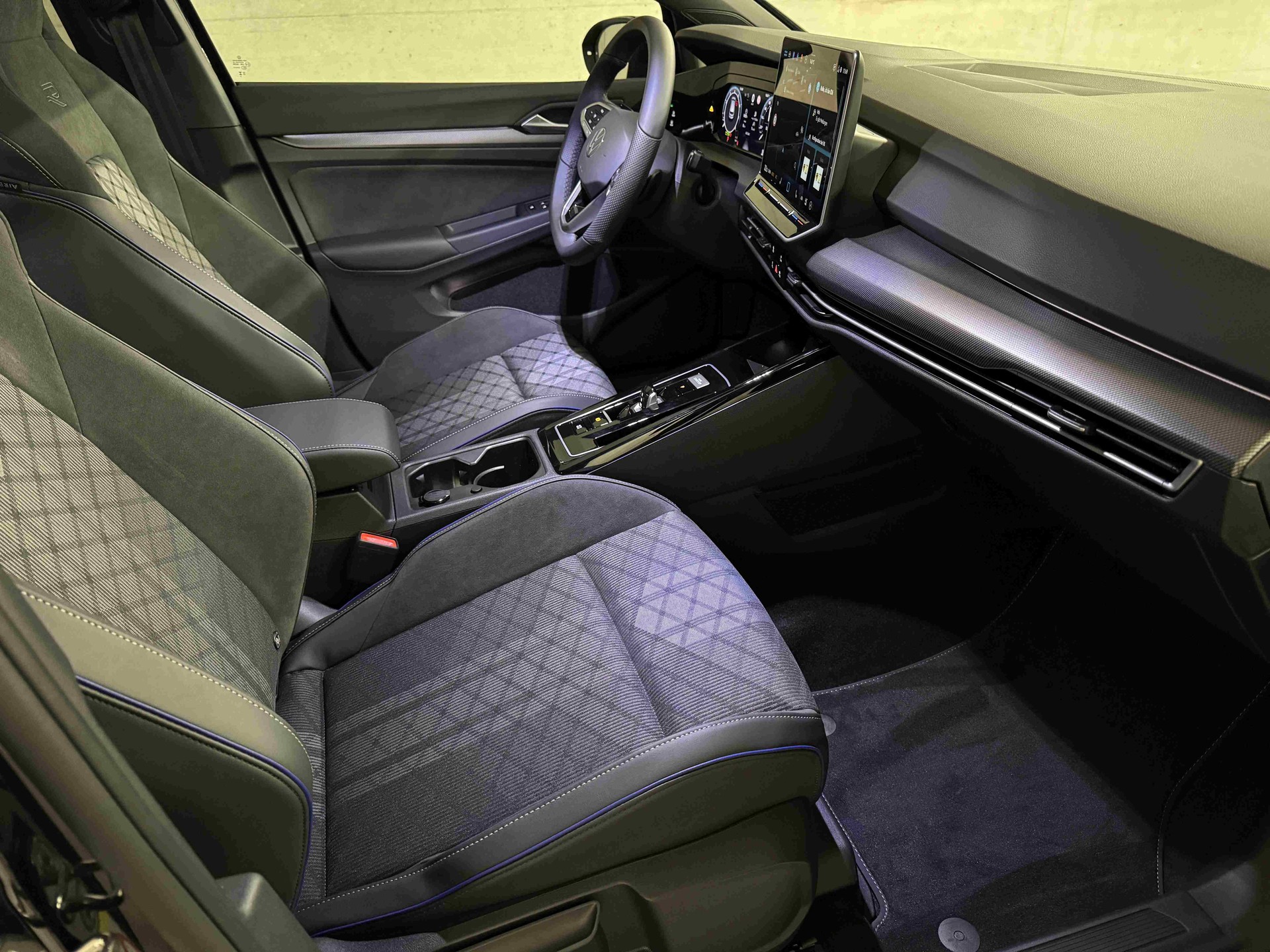 VW Golf 1.5 e TSI mHEV R-Line DSG-image-9