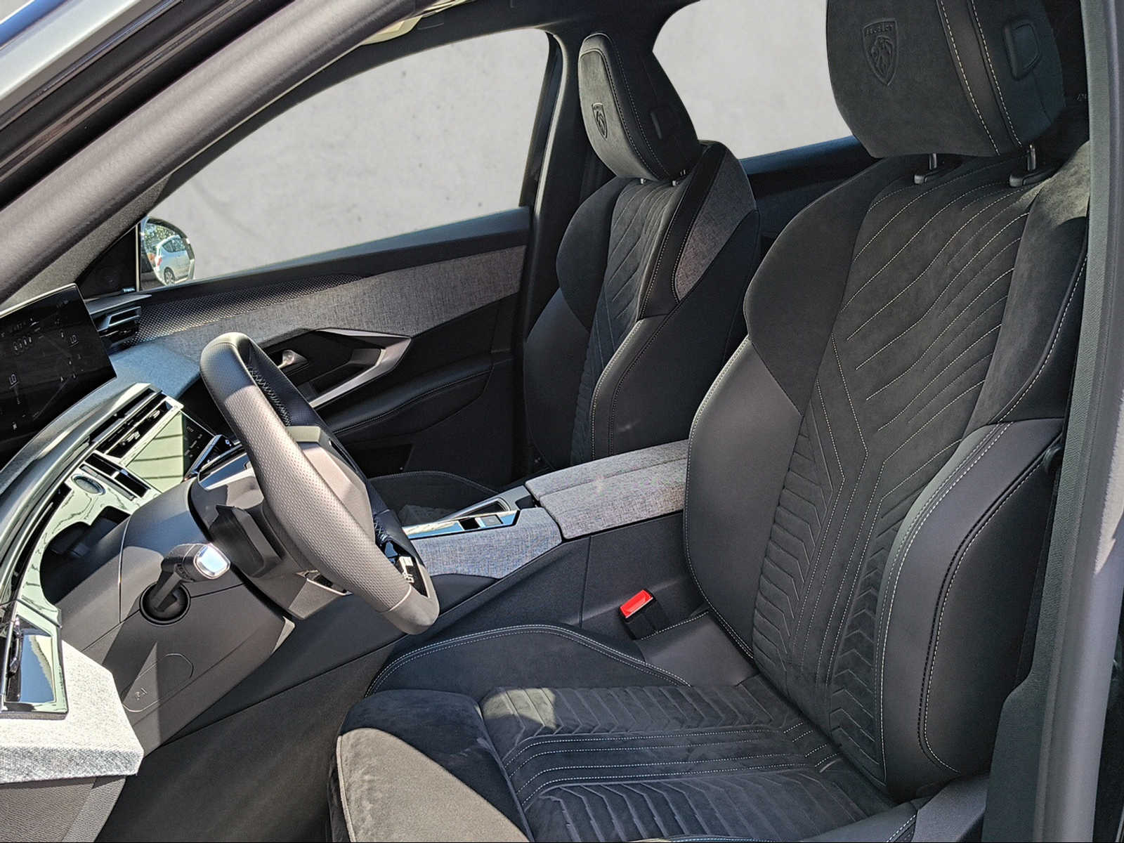 PEUGEOT 3008 e-Launch Edition AWD 8 Jahre Garantie-image-10