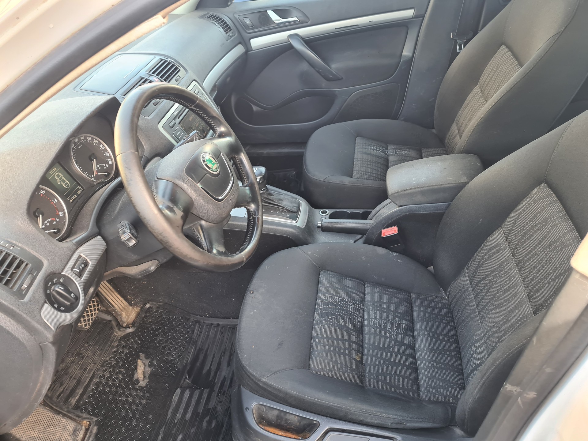 SKODA Octavia Combi 1.4 TSI Classic DSG-image-5