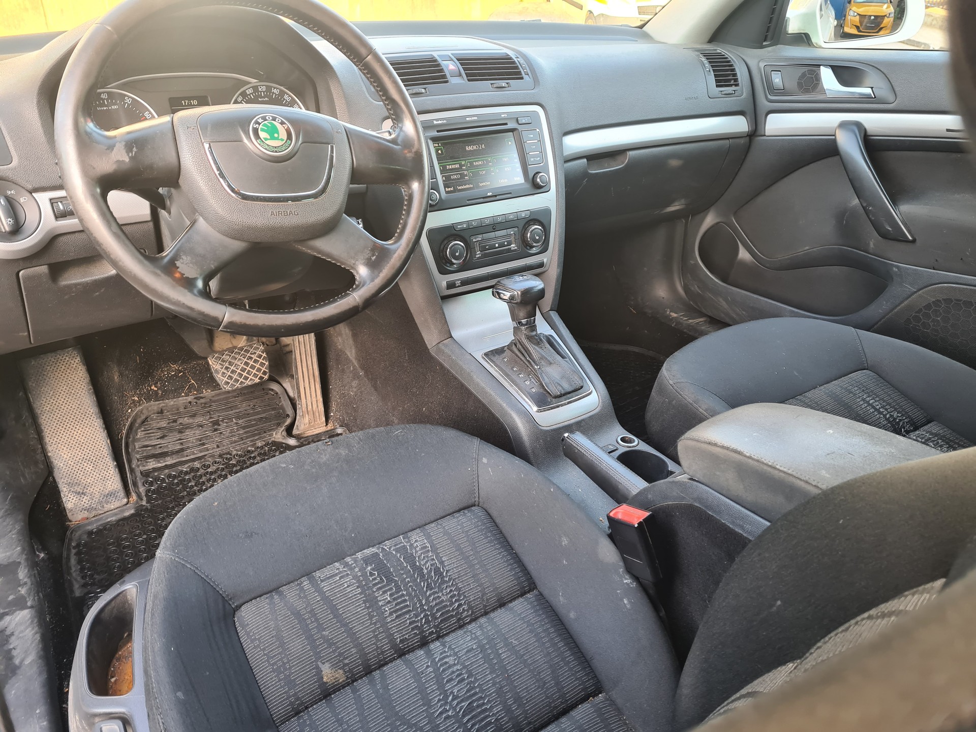 SKODA Octavia Combi 1.4 TSI Classic DSG-image-7