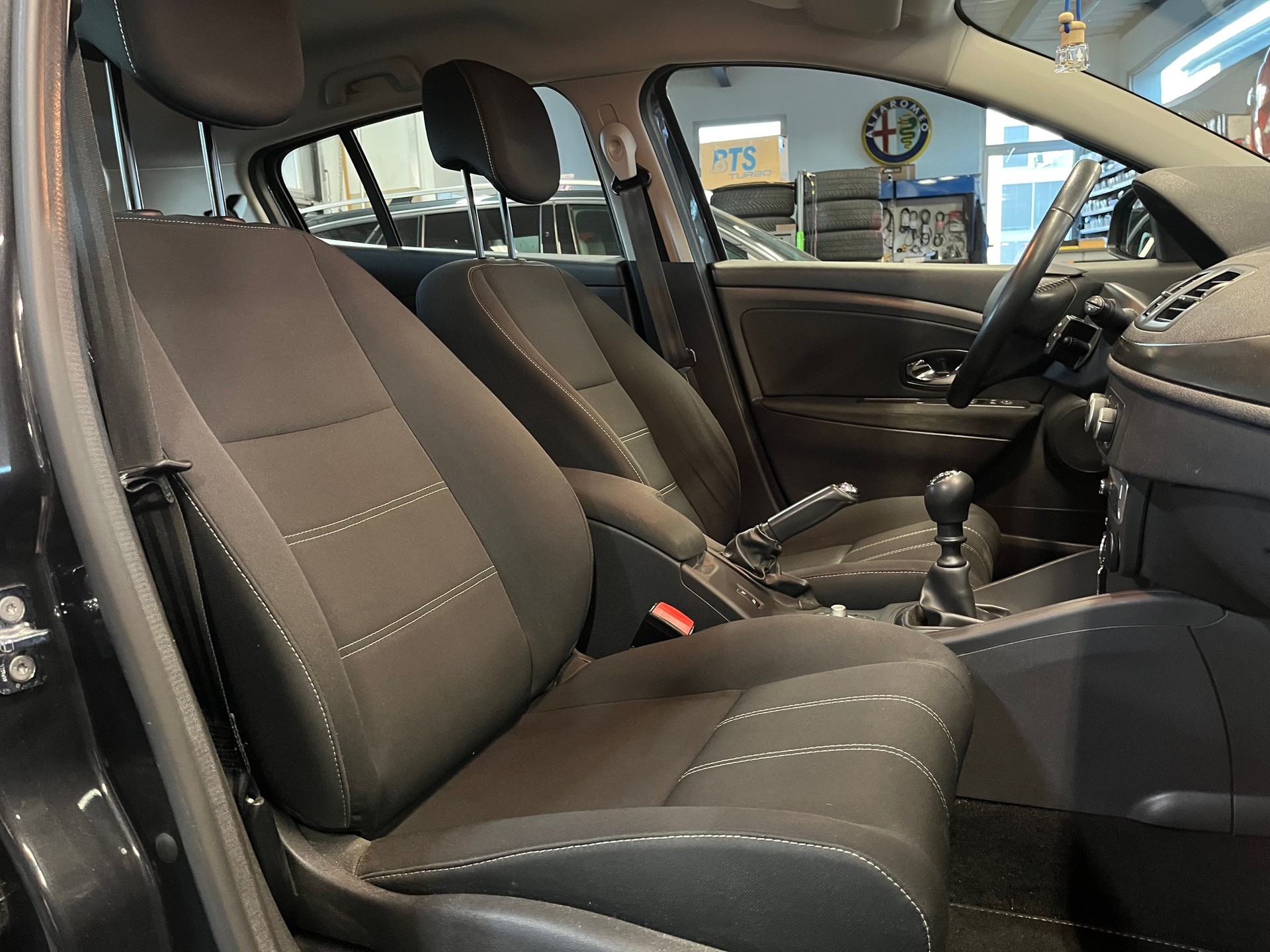 RENAULT Mégane 1.2 16V Turbo Expression-image-9