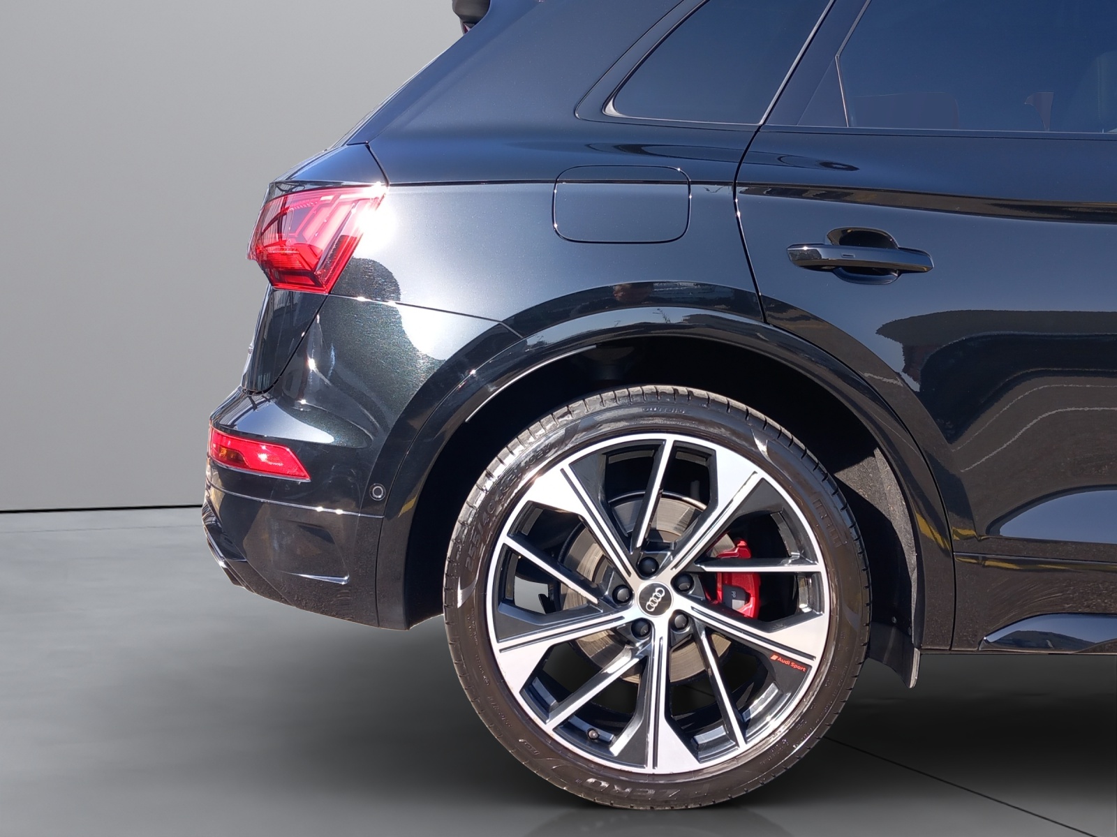 AUDI Q5 2.0 40 TDI S Line quattro S-Tronic-image-25