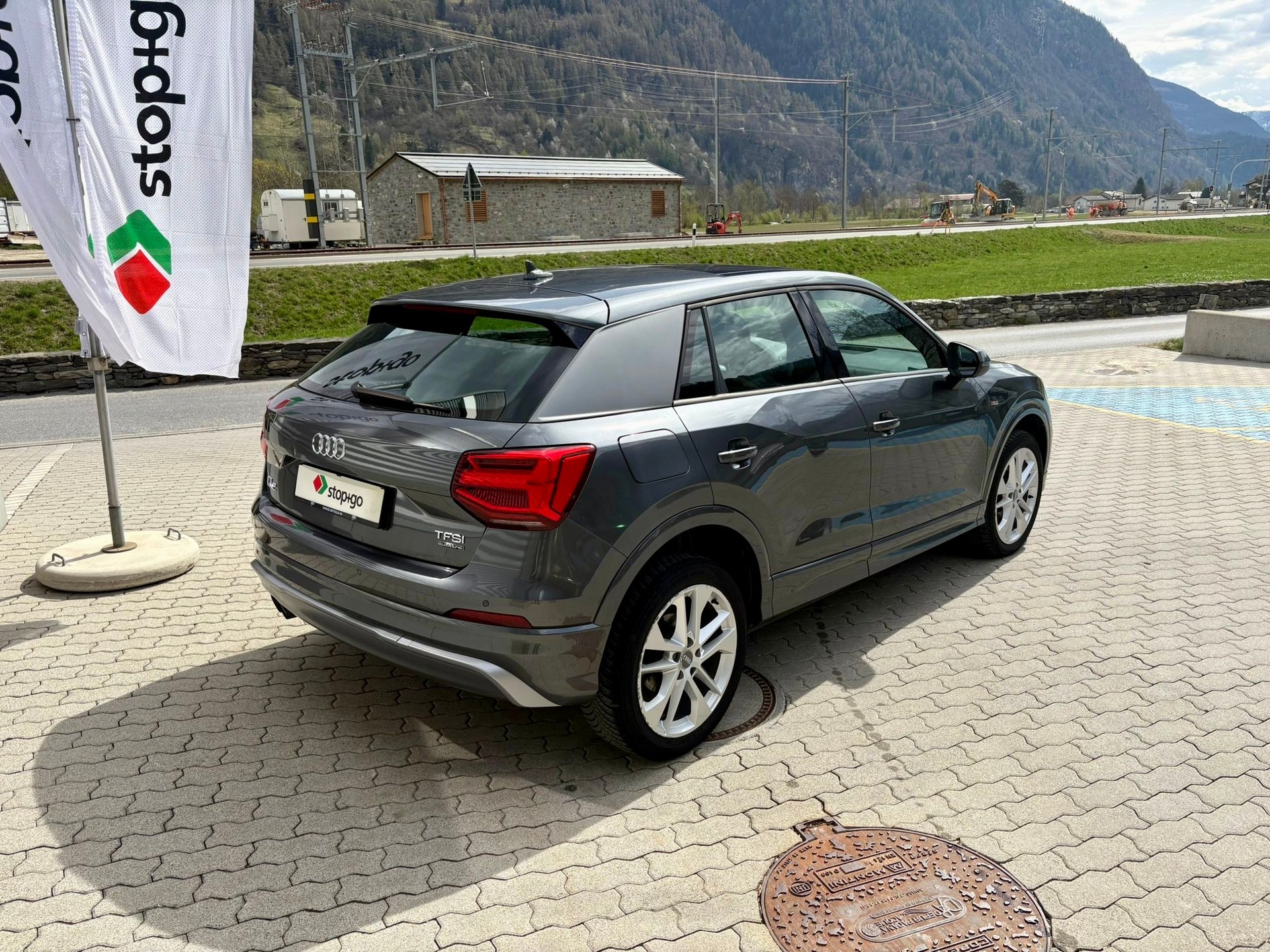 AUDI Q2 2.0 TFSI sport quattro S-tronic-image-2
