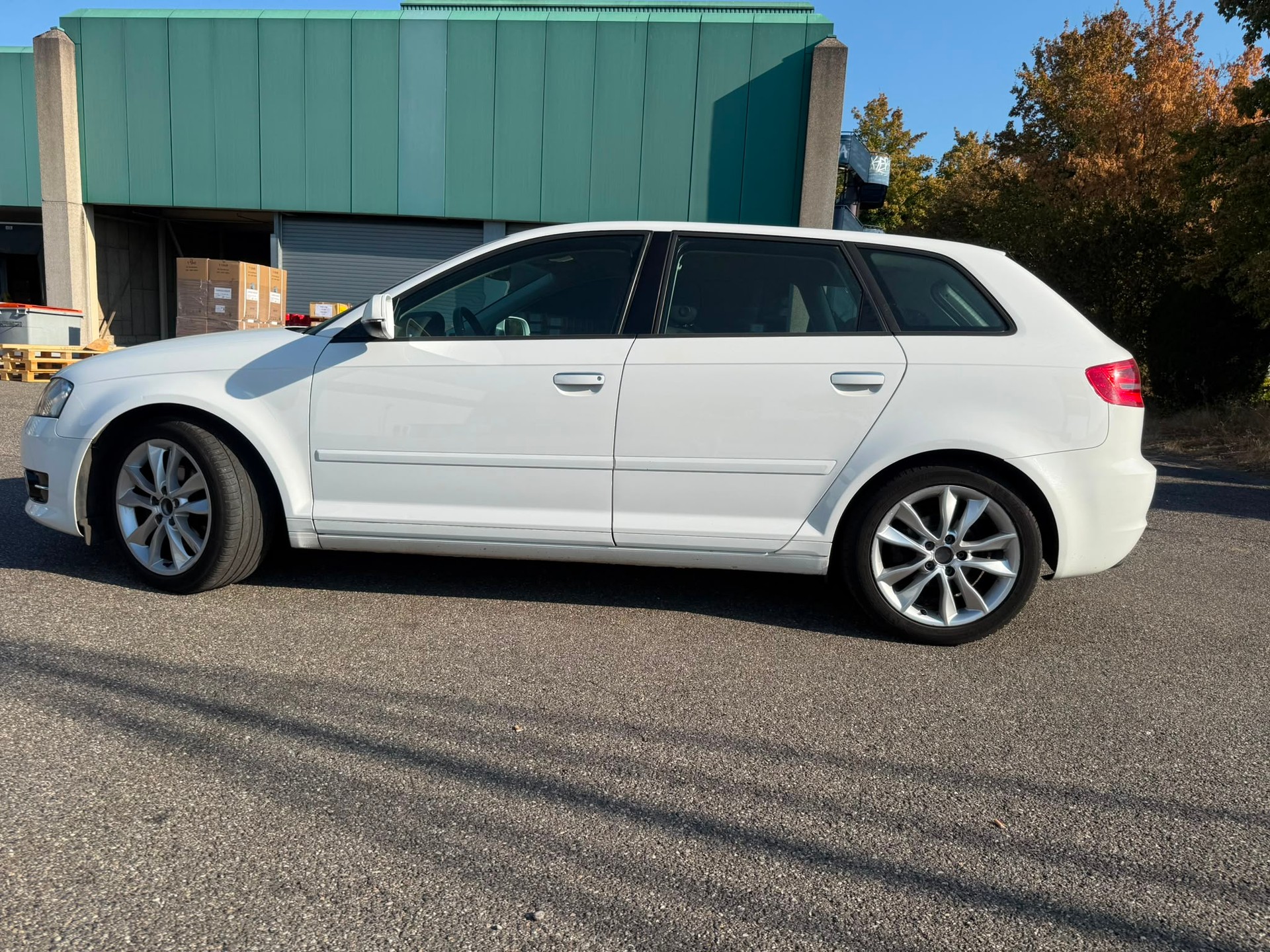AUDI A3 Sportback 1.4 TFSI Ambition-image-3