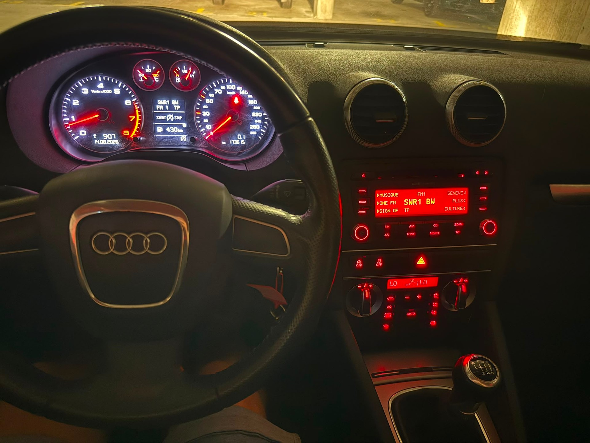 AUDI A3 Sportback 1.4 TFSI Ambition-image-5