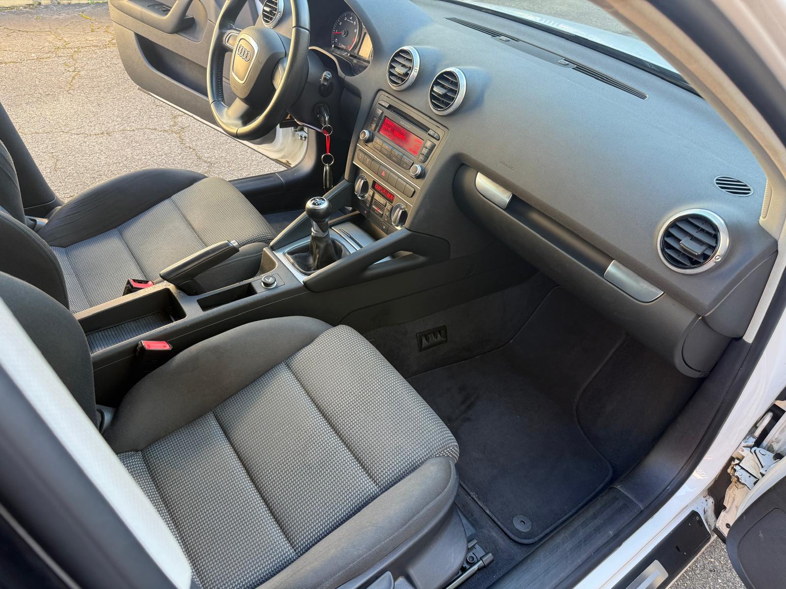 AUDI A3 Sportback 1.4 TFSI Ambition-image-5
