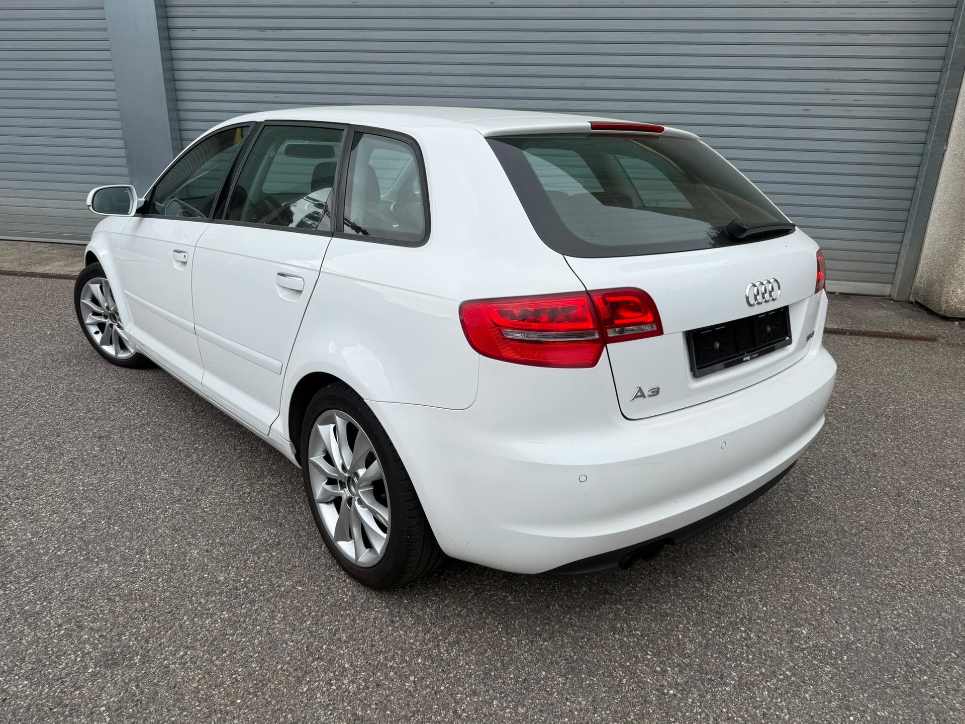 AUDI A3 Sportback 1.4 TFSI Ambition-image-2