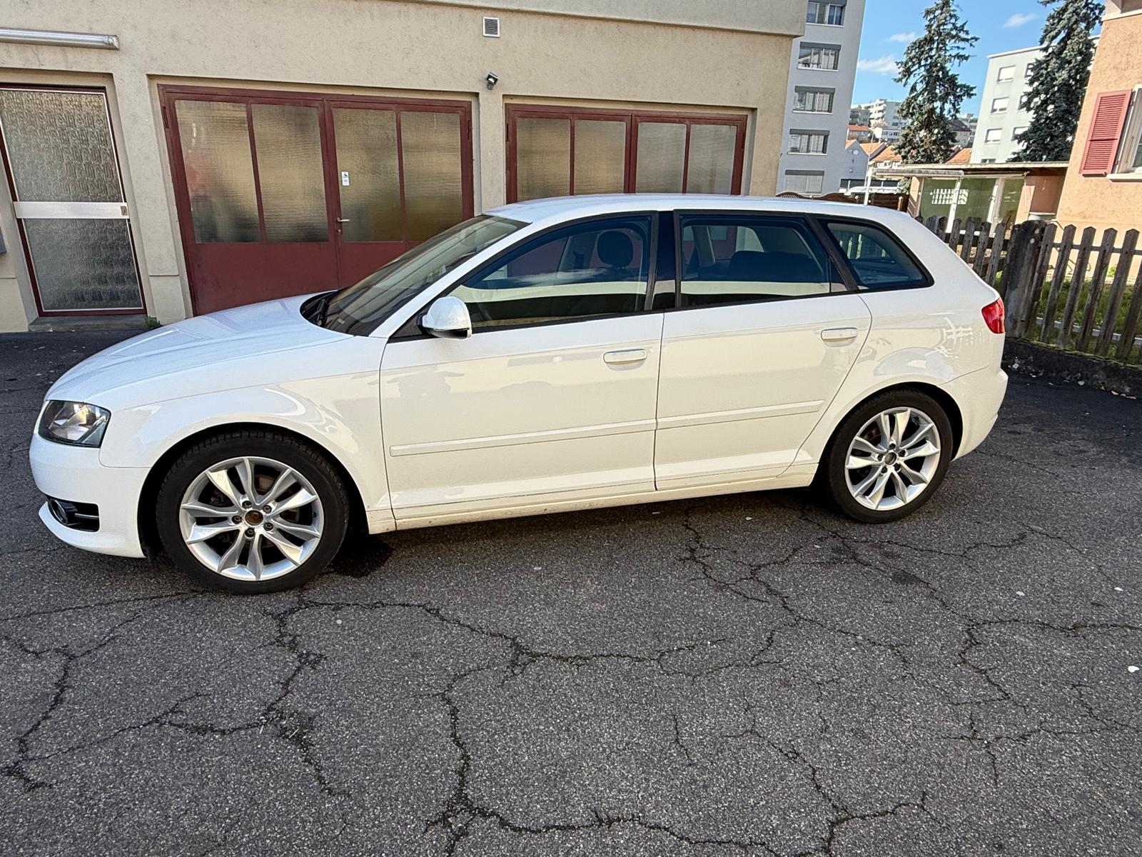 AUDI A3 Sportback 1.4 TFSI Ambition-image-1