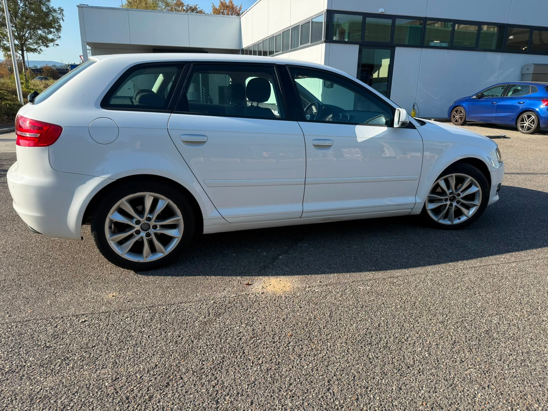AUDI A3 Sportback 1.4 TFSI Ambition-image-4