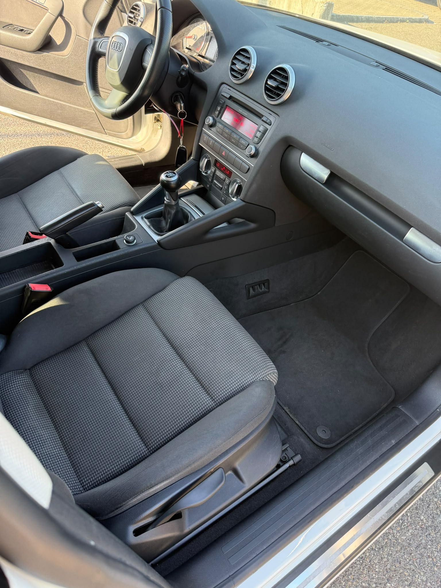 AUDI A3 Sportback 1.4 TFSI Ambition-image-8