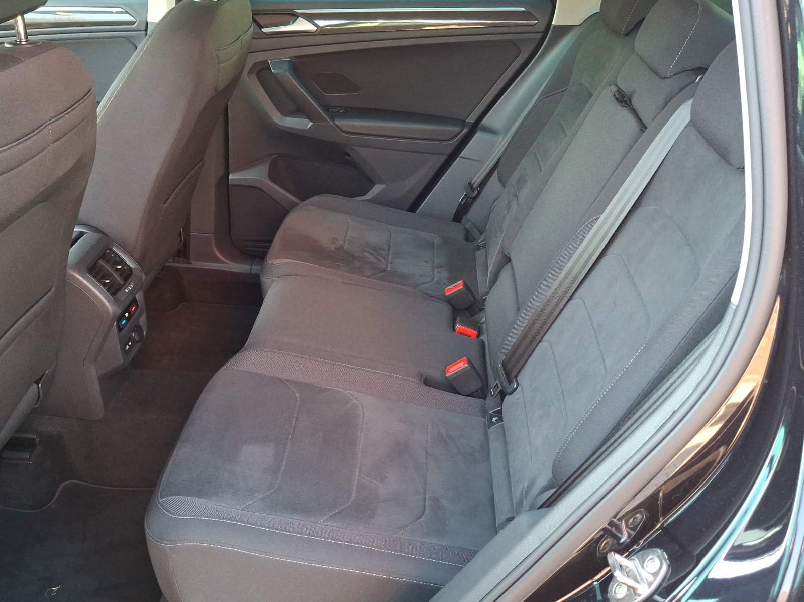 VW Tiguan 2.0 TDI SCR Elegance 4Motion DSG-image-11