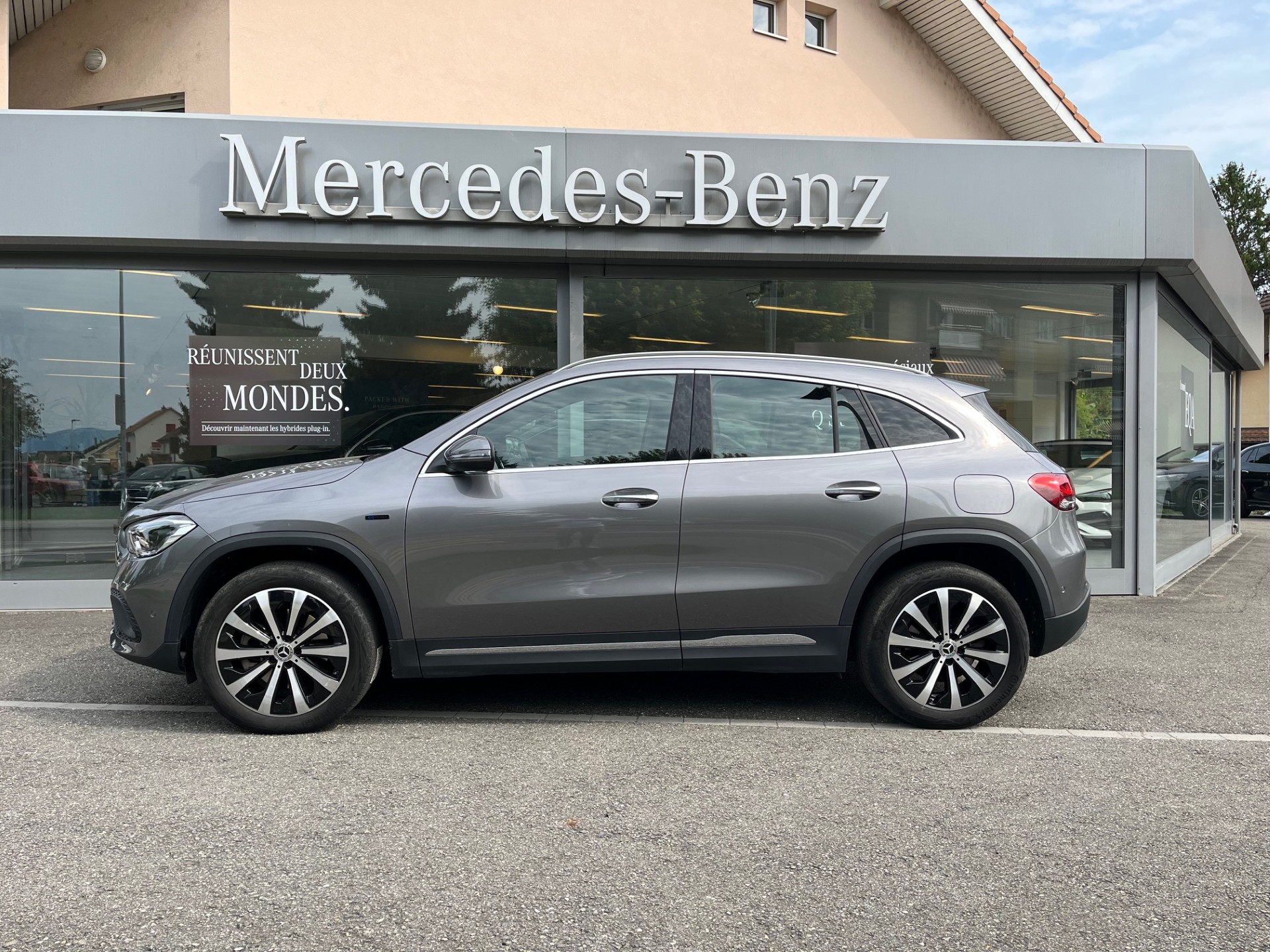 MERCEDES-BENZ GLA 250e Progressive 8G-DCT-showroom-element-2
