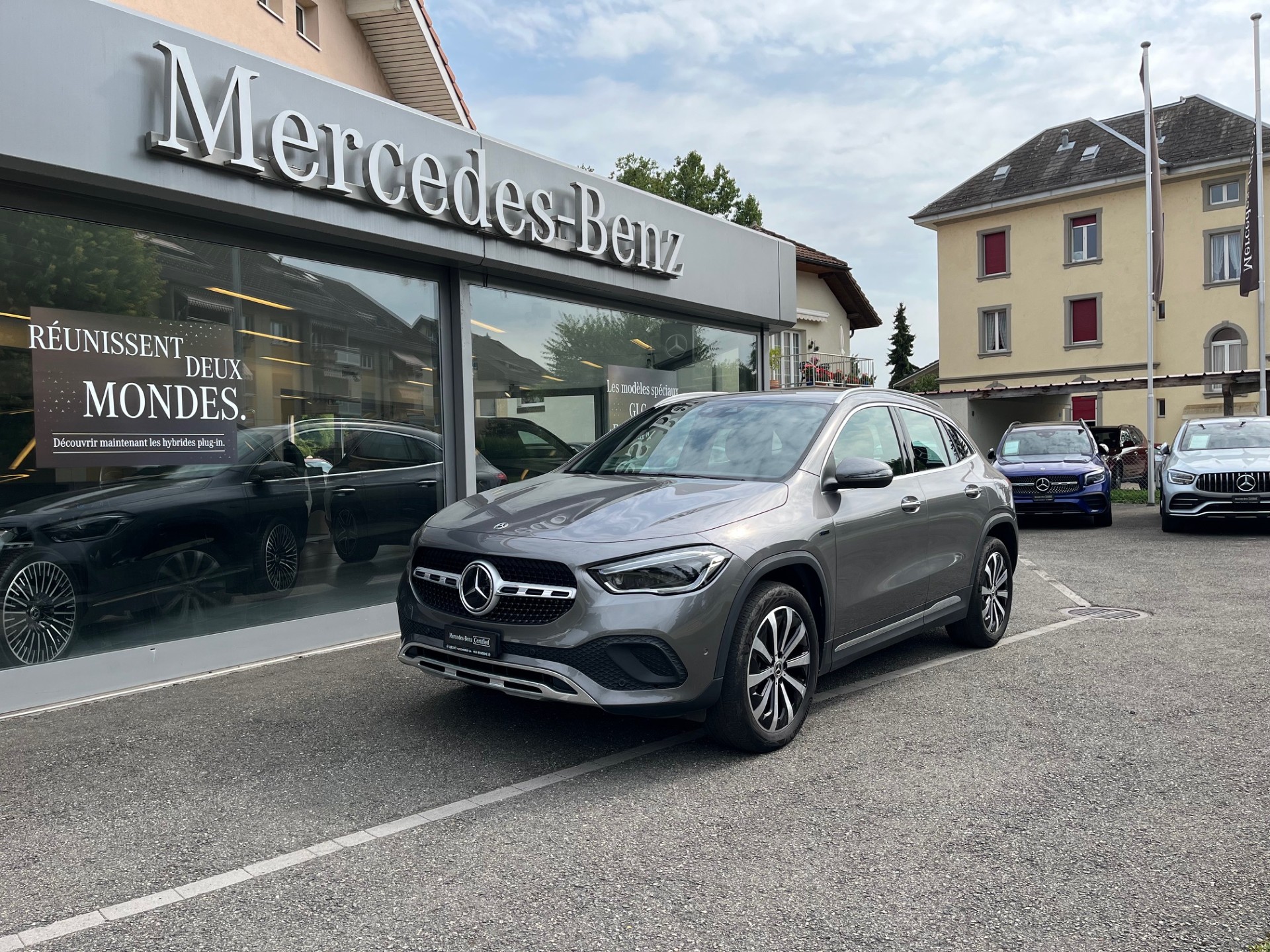 MERCEDES-BENZ GLA 250e Progressive 8G-DCT-showroom-element-1