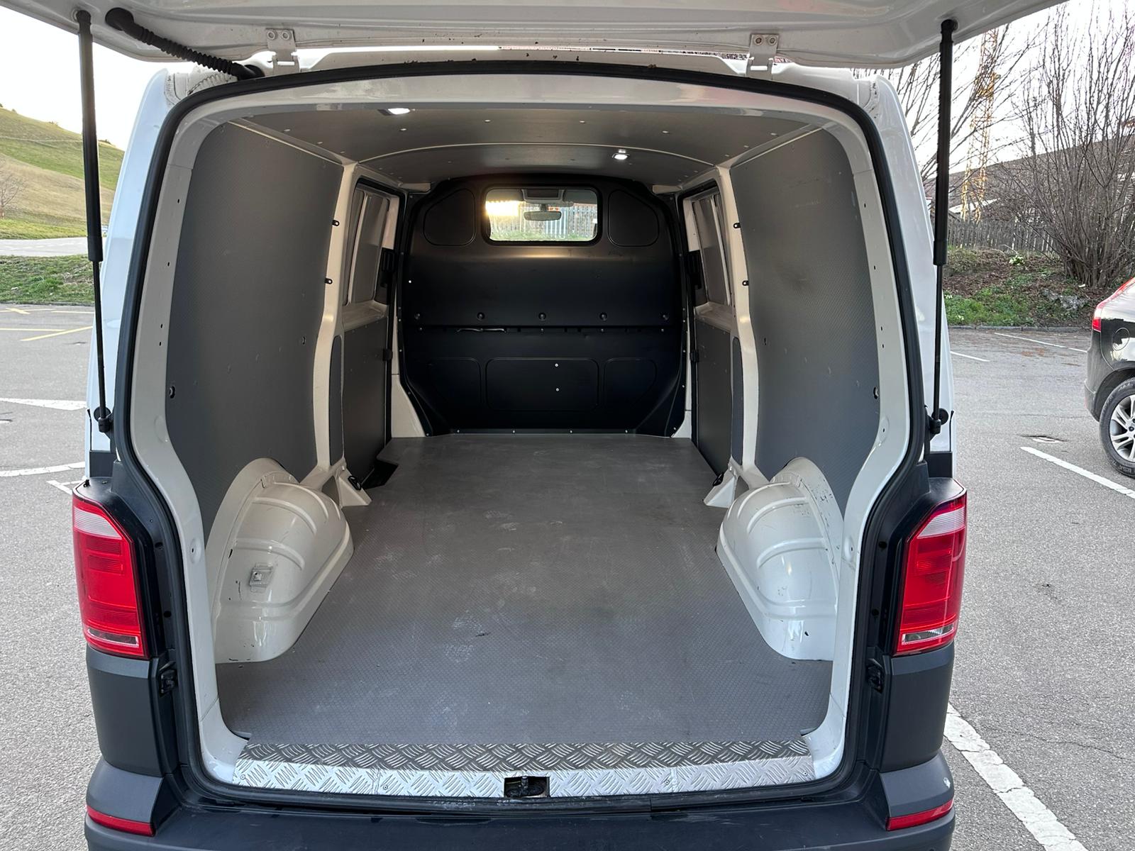 VW T6 2.0 TDI-image-3
