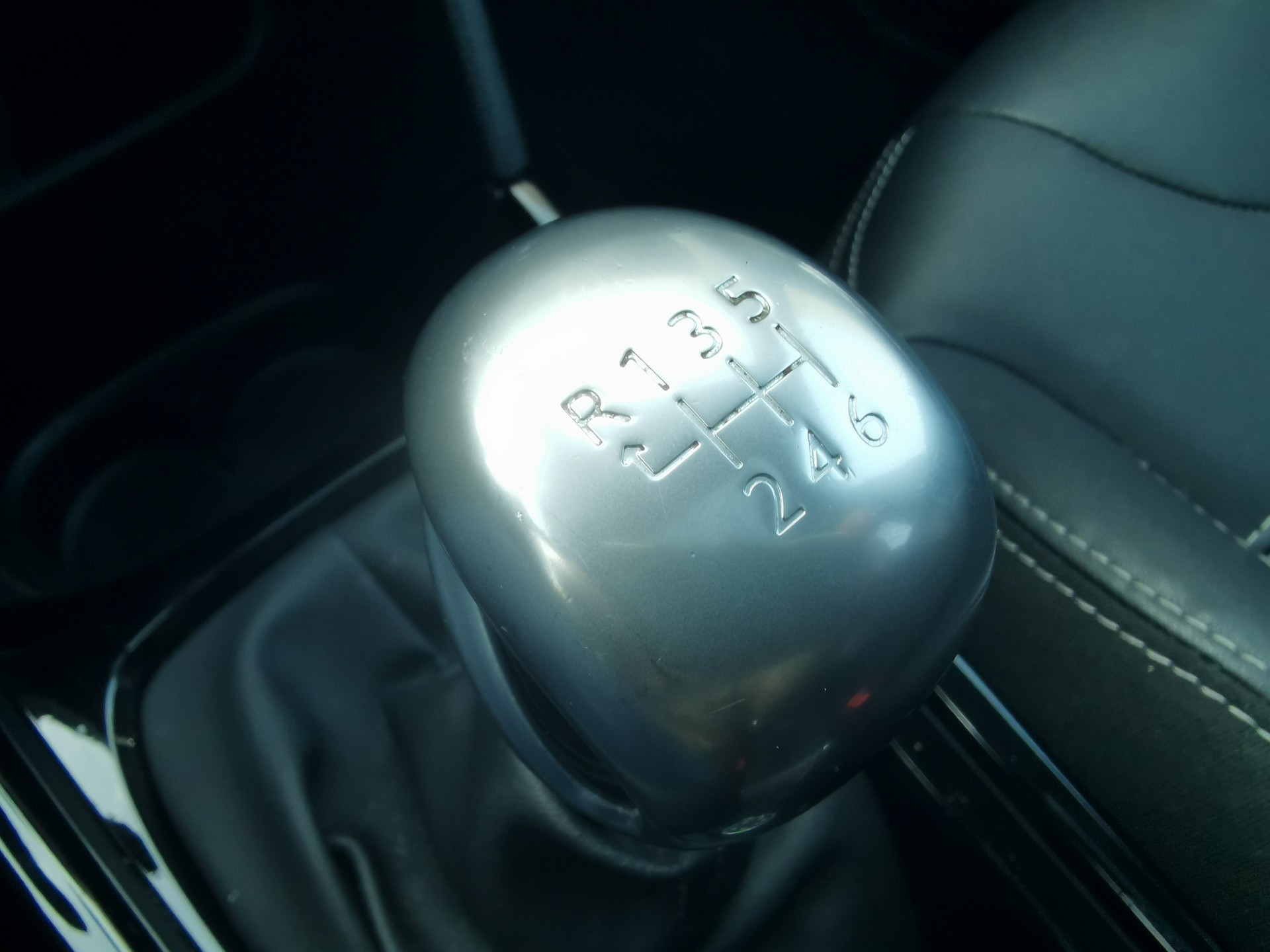 PEUGEOT 2008 1.2 PureTech Allure-image-12