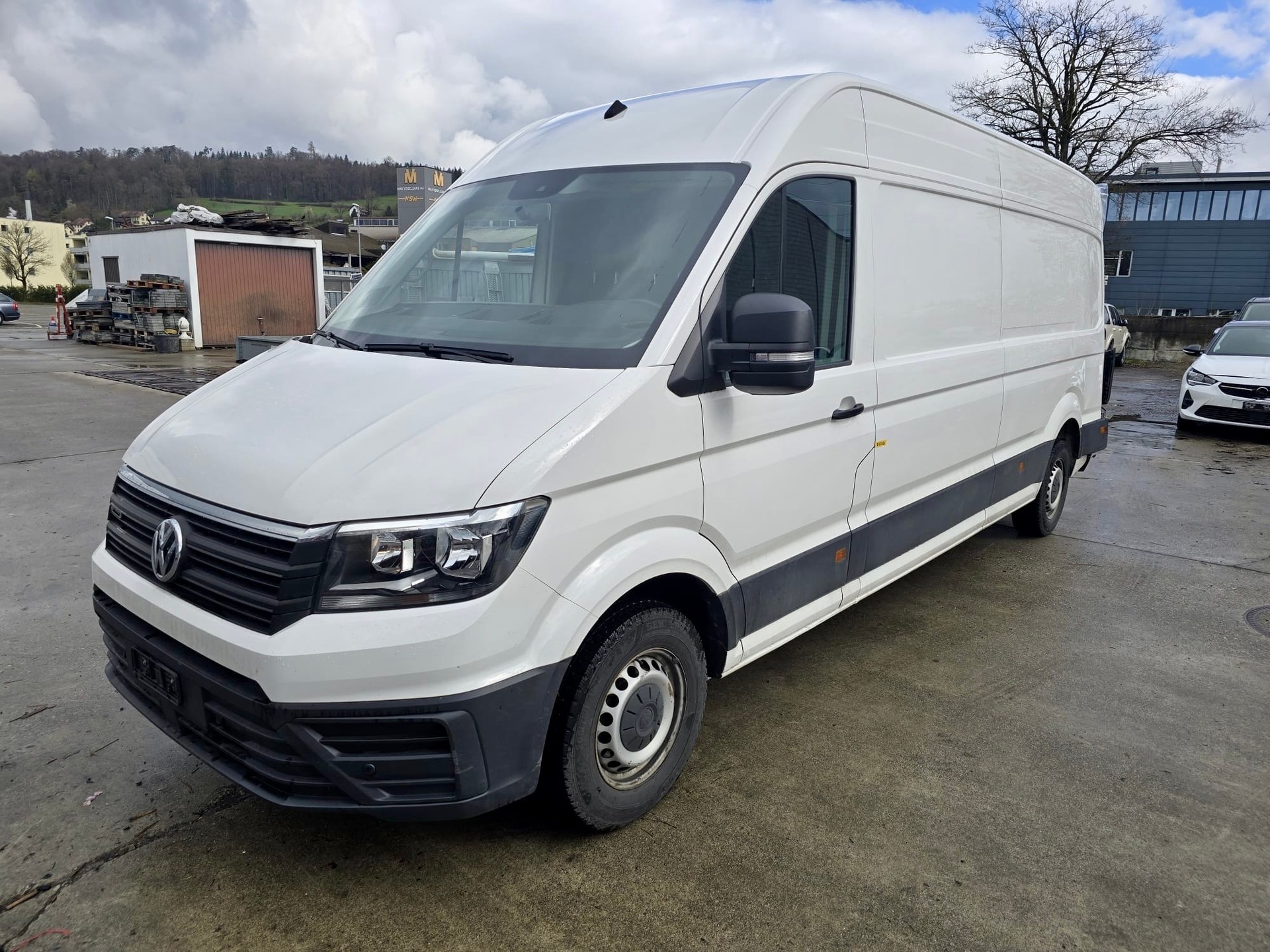 VW Crafter 35 2.0 TDI L4 4Motion-image-1