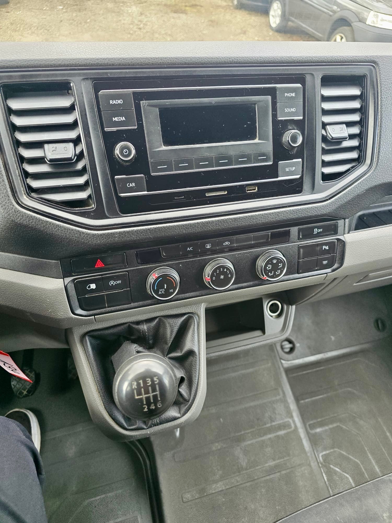 VW Crafter 35 2.0 TDI L4 4Motion-image-9