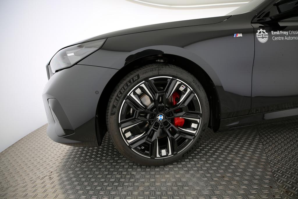 BMW i5 M60 xDrive Touring-image-2