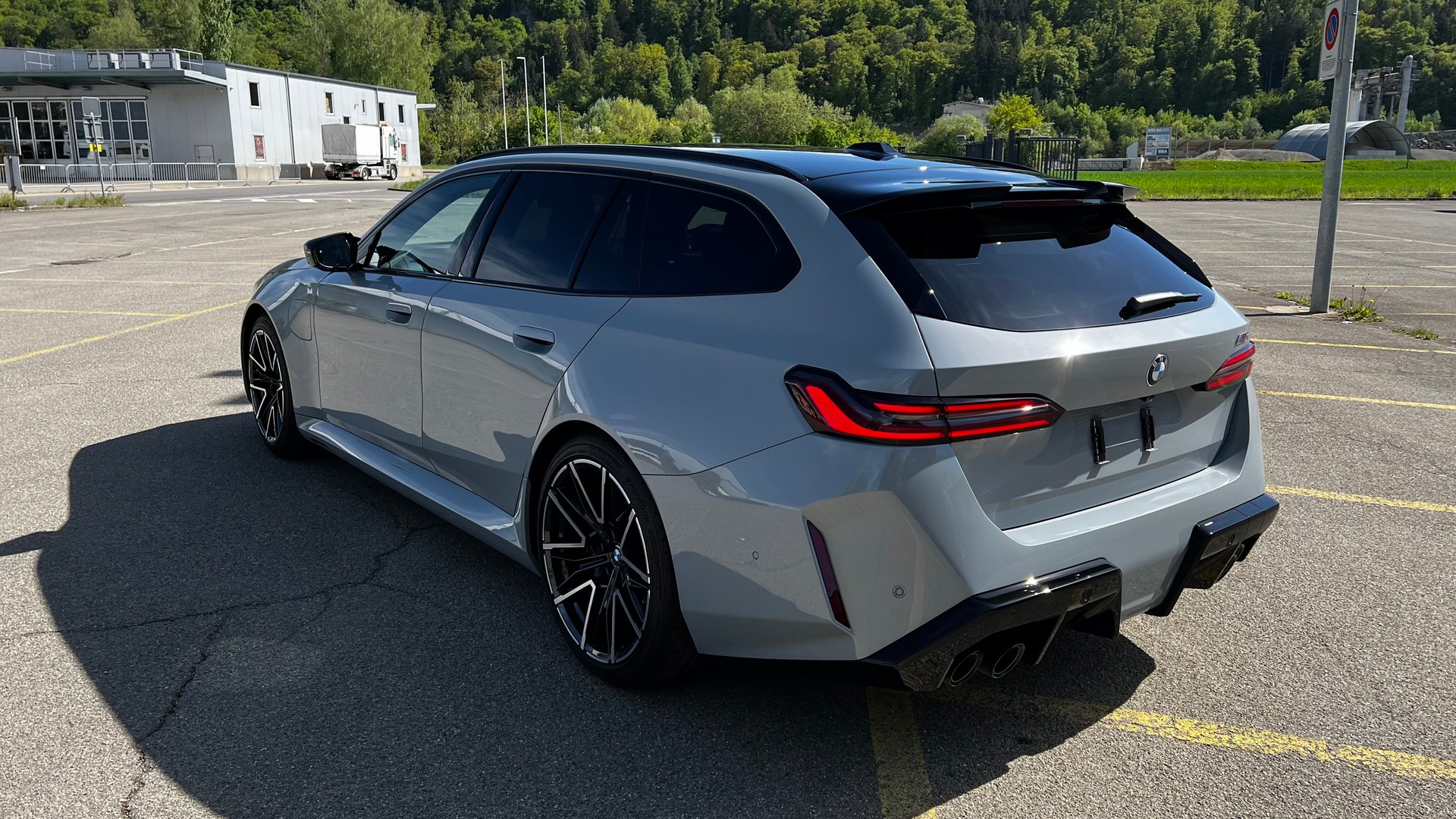BMW M5 xDrive Touring M Driver's Package-image-10