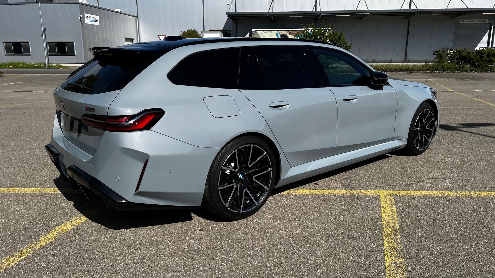 BMW M5 xDrive Touring M Driver's Package-image-6