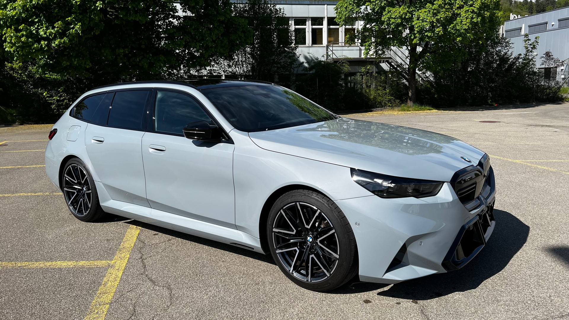 BMW M5 xDrive Touring M Driver's Package-image-4