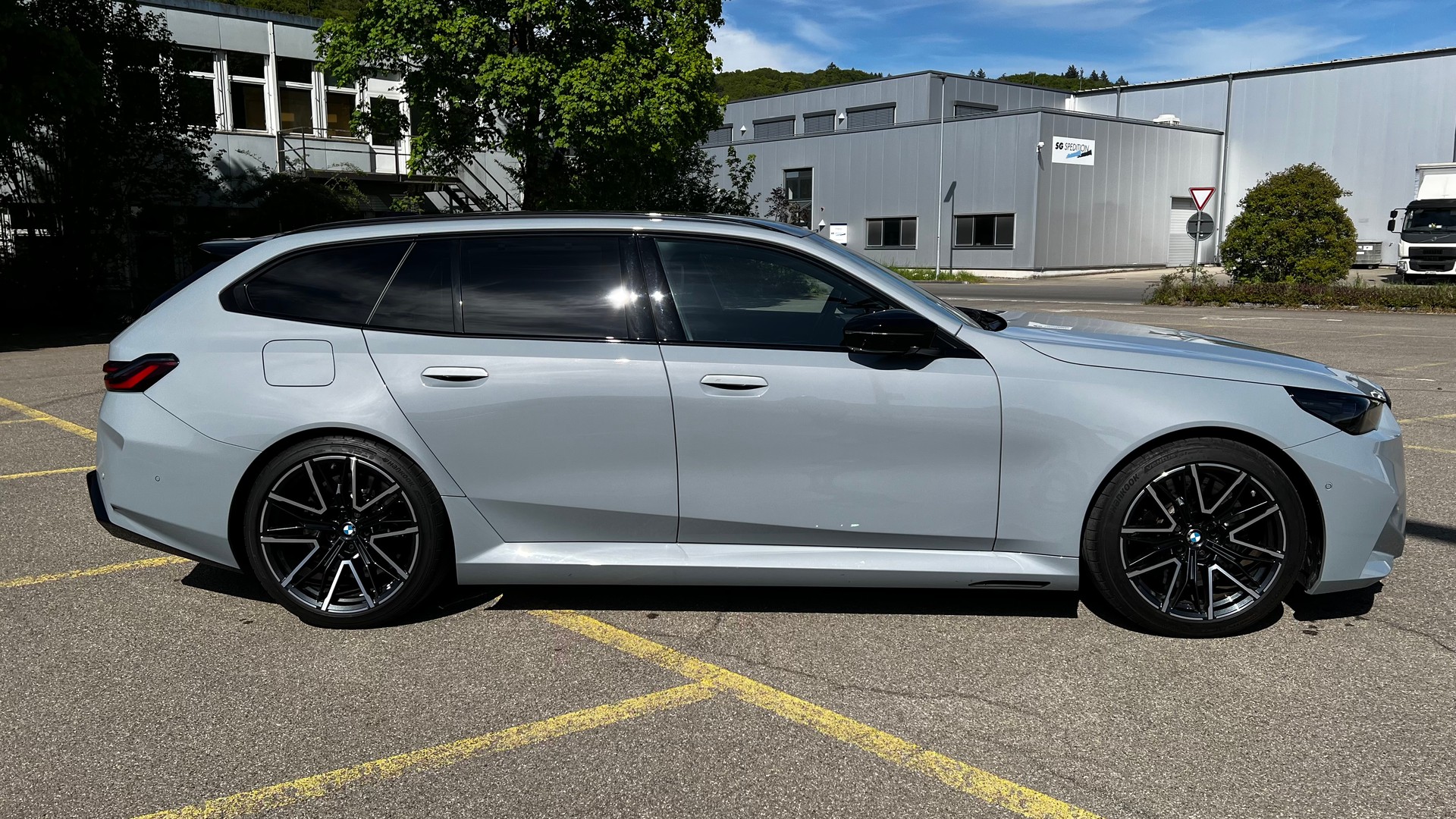 BMW M5 xDrive Touring M Driver's Package-image-5