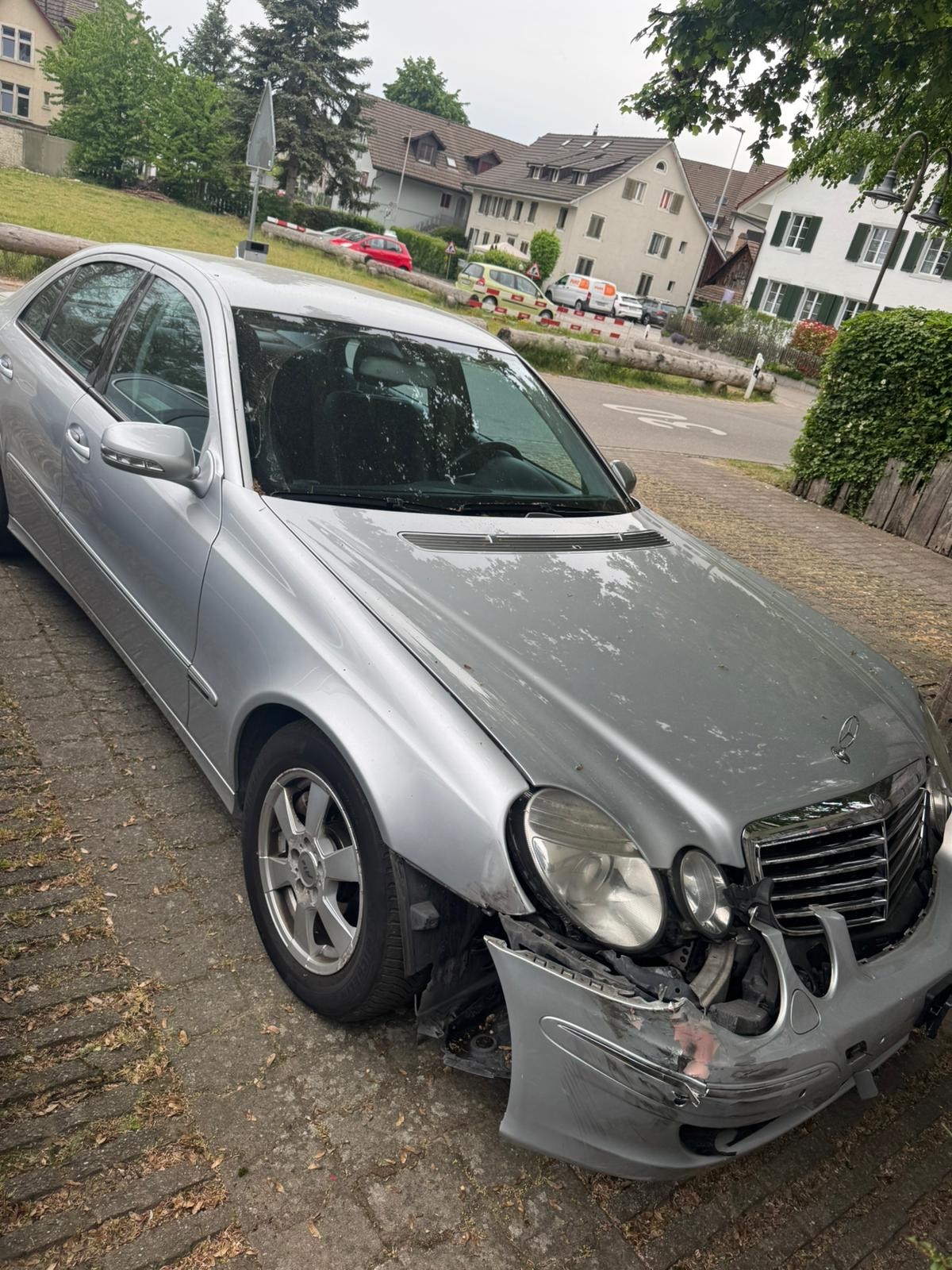 MERCEDES-BENZ E 280-image-0